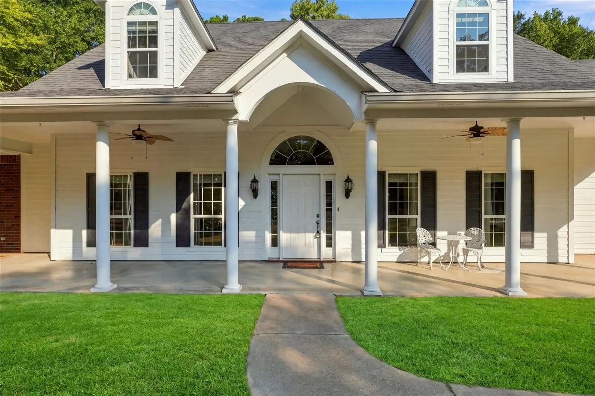 Farm For Sale in Upshur County , 1761 Ironwood Road, Gilmer, Texas 75644, 3 Bedroom, 4 Bathroom, 2 Garage spaces, 2,893 Sqft, built in 2007, mls#21380807, Real Estate Agent in Gilmer, Homes For Sale in Upshur county, Homes For Sale in Gilmer, Realtor in Gilmer Texas, Real Estate Brokerage Independent Realty Texas, Luminita Cordes Realtor