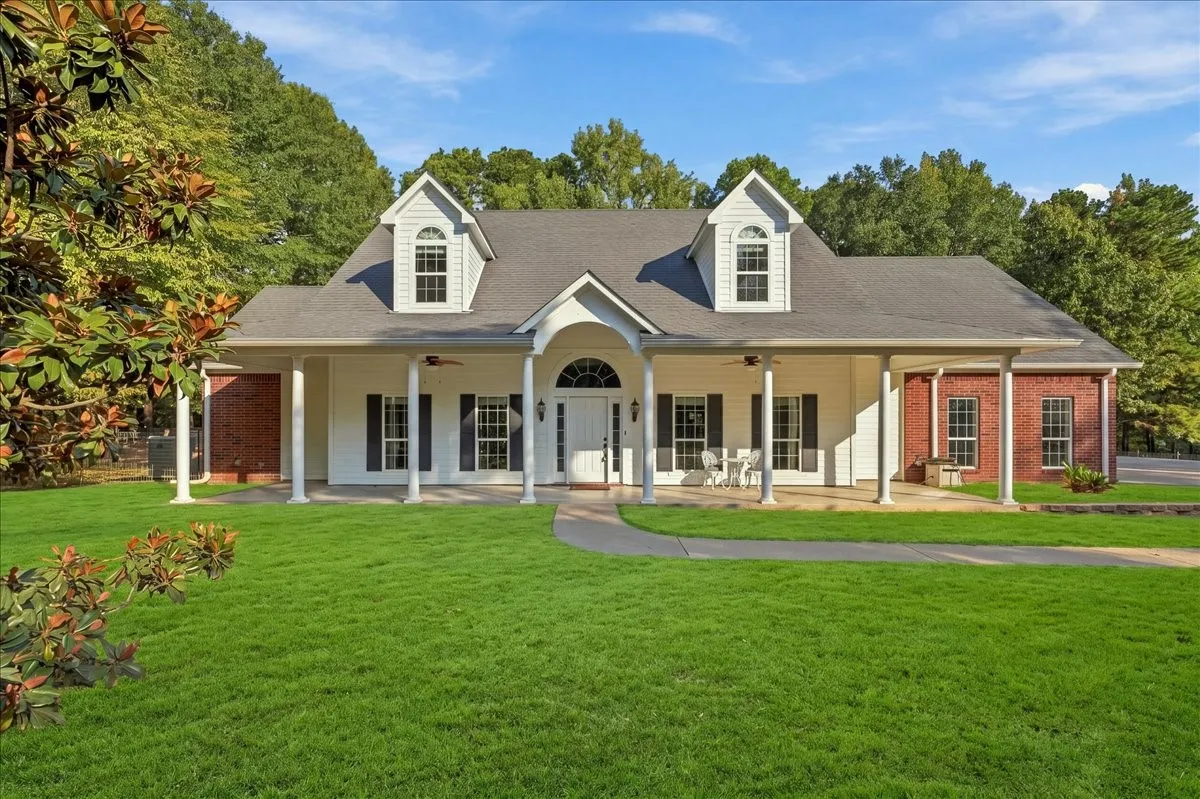 Farm For Sale in Upshur County , 1761 Ironwood Road, Gilmer, Texas 75644, 3 Bedroom, 4 Bathroom, 2 Garage spaces, 2,893 Sqft, built in 2007, mls#21380807, Real Estate Agent in Gilmer, Homes For Sale in Upshur county, Homes For Sale in Gilmer, Realtor in Gilmer Texas, Real Estate Brokerage Independent Realty Texas, Luminita Cordes Realtor