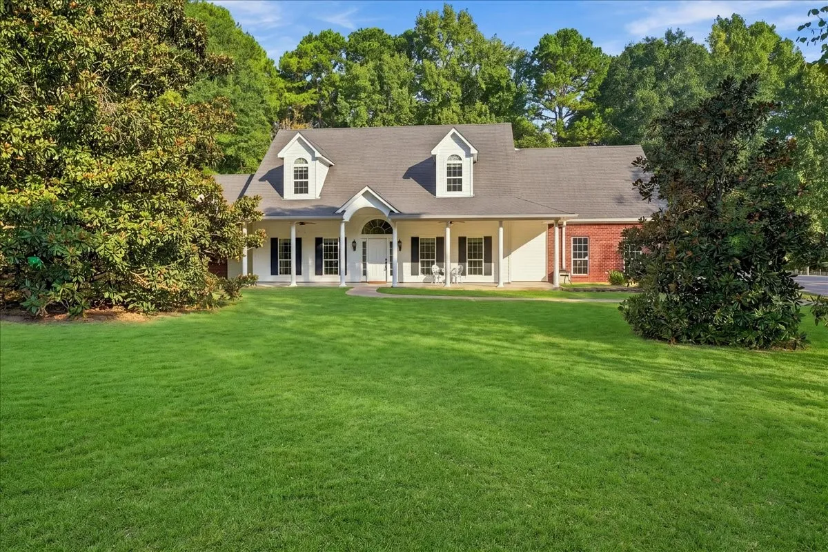 Farm For Sale in Upshur County , 1761 Ironwood Road, Gilmer, Texas 75644, 3 Bedroom, 4 Bathroom, 2 Garage spaces, 2,893 Sqft, built in 2007, mls#21380807, Real Estate Agent in Gilmer, Homes For Sale in Upshur county, Homes For Sale in Gilmer, Realtor in Gilmer Texas, Real Estate Brokerage Independent Realty Texas, Luminita Cordes Realtor