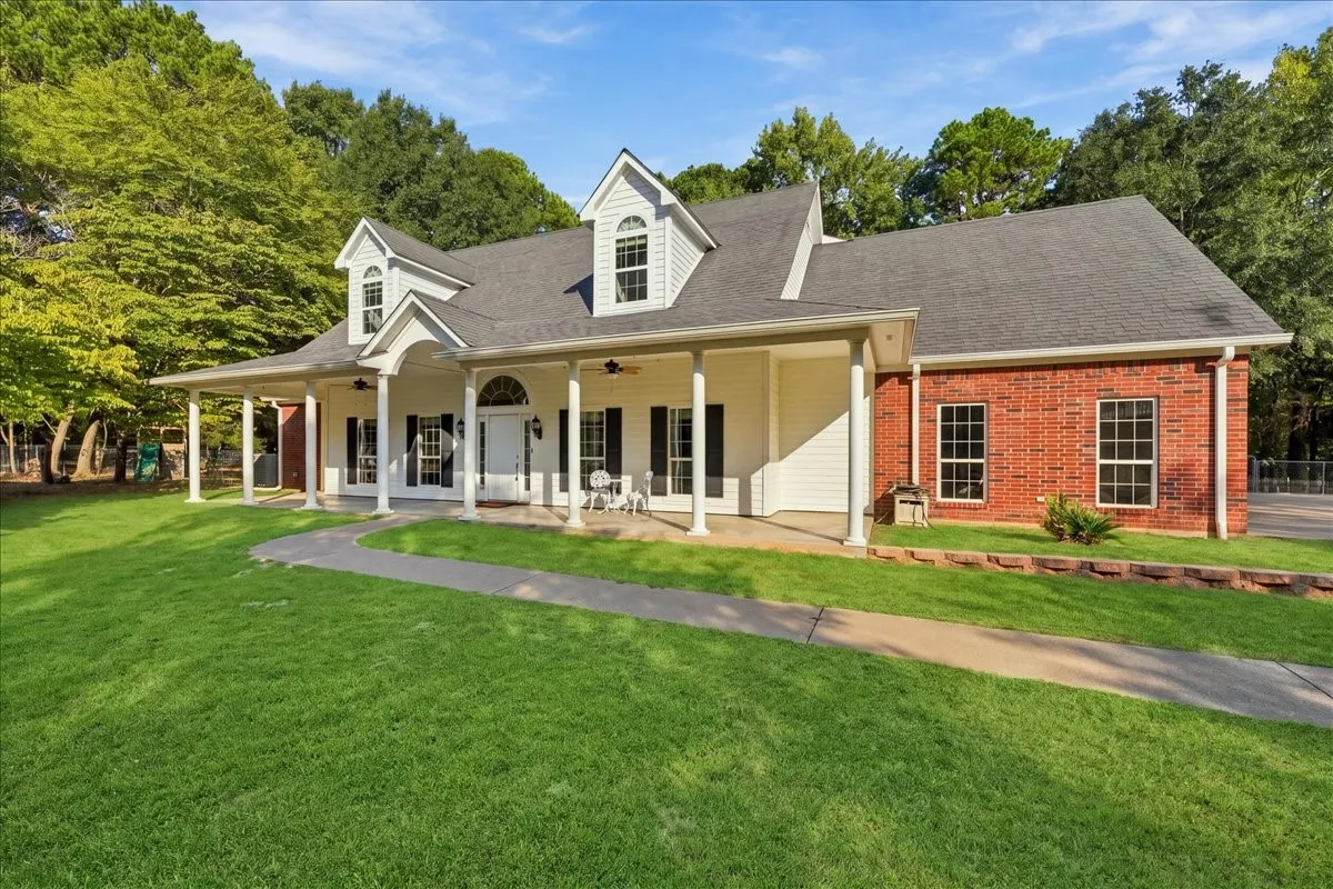 Farm For Sale in Upshur County , 1761 Ironwood Road, Gilmer, Texas 75644, 3 Bedroom, 4 Bathroom, 2 Garage spaces, 2,893 Sqft, built in 2007, mls#21380807, Real Estate Agent in Gilmer, Homes For Sale in Upshur county, Homes For Sale in Gilmer, Realtor in Gilmer Texas, Real Estate Brokerage Independent Realty Texas, Luminita Cordes Realtor