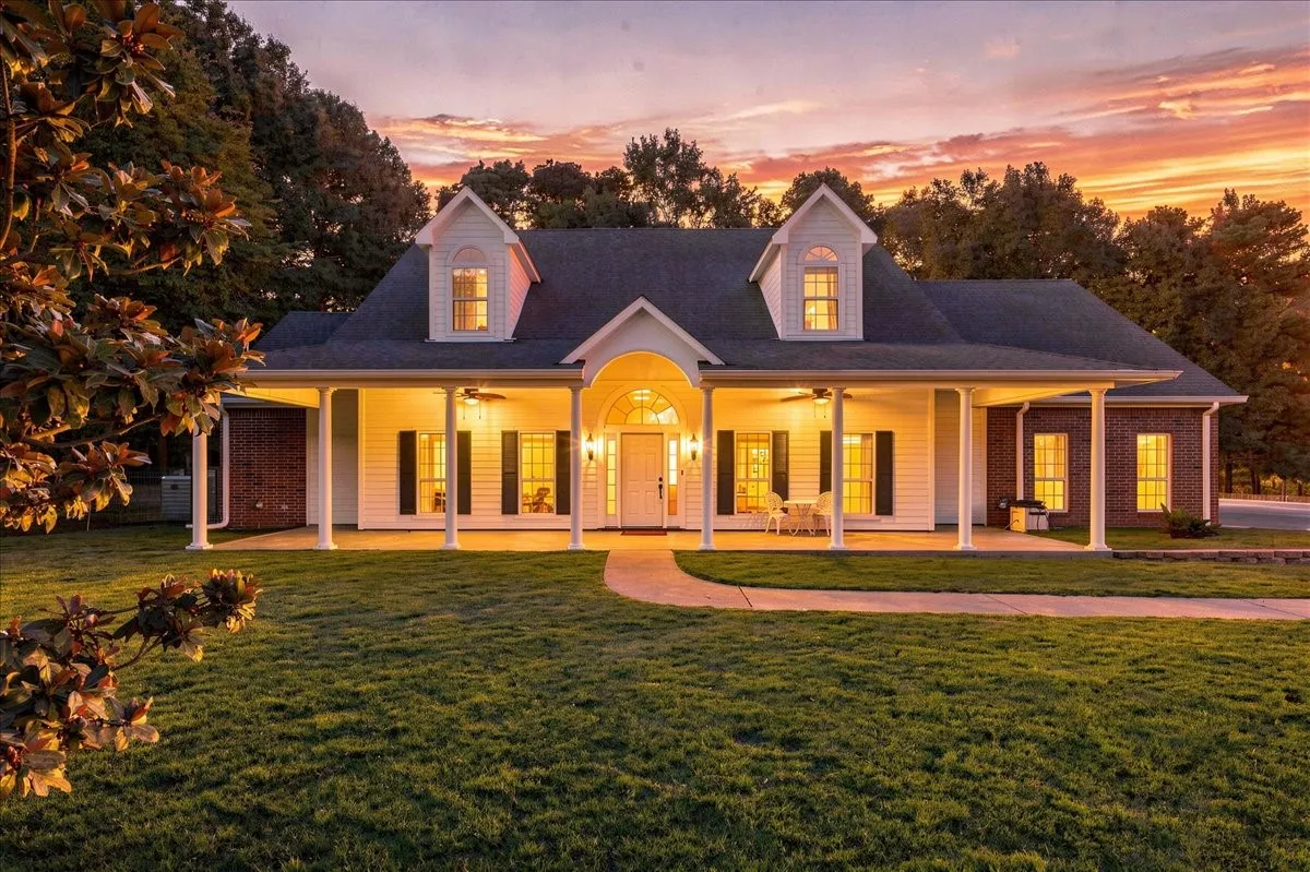 Farm For Sale in Upshur County , 1761 Ironwood Road, Gilmer, Texas 75644, 3 Bedroom, 4 Bathroom, 2 Garage spaces, 2,893 Sqft, built in 2007, mls#21380807, Real Estate Agent in Gilmer, Homes For Sale in Upshur county, Homes For Sale in Gilmer, Realtor in Gilmer Texas, Real Estate Brokerage Independent Realty Texas, Luminita Cordes Realtor