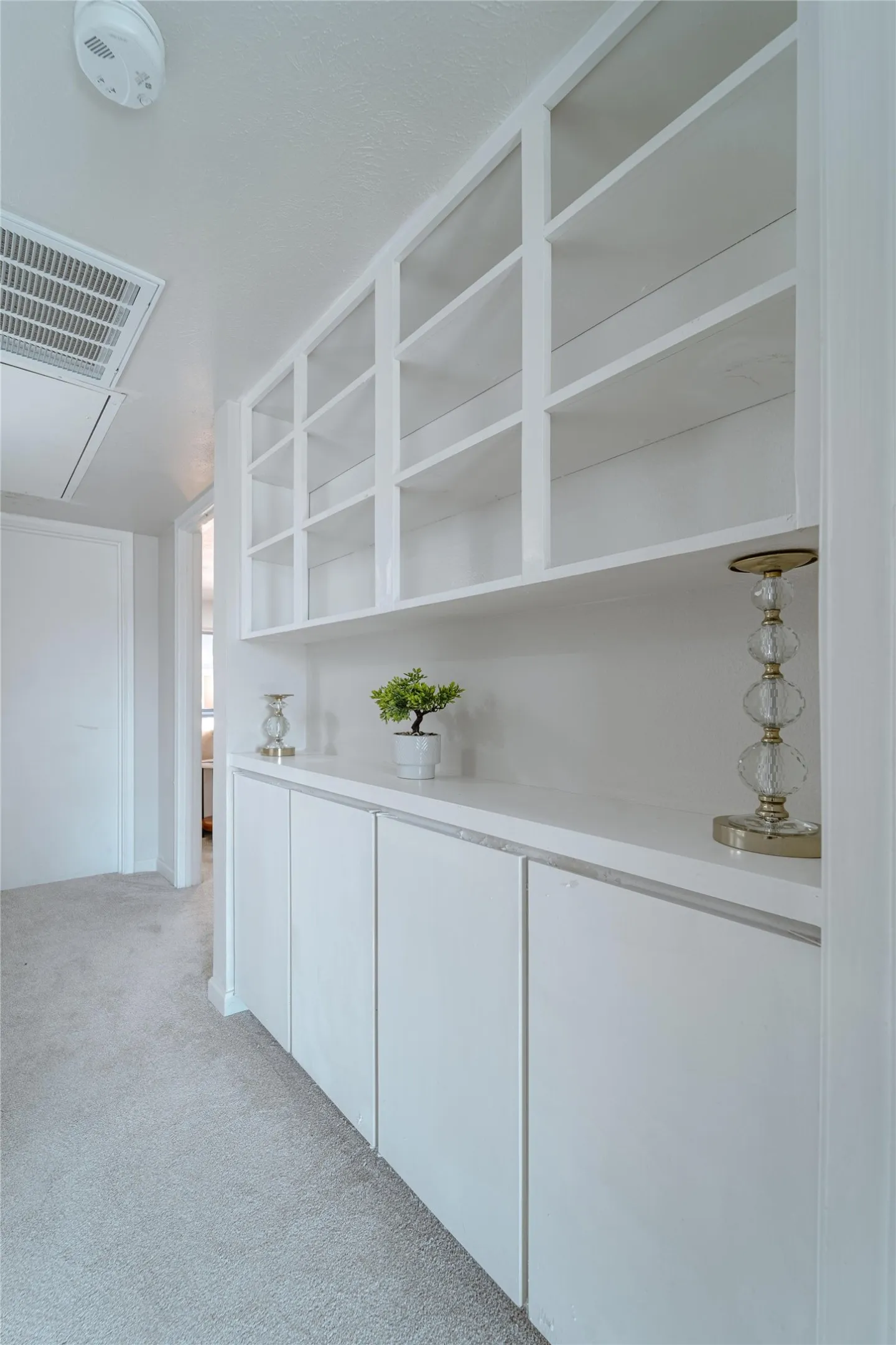 Condominium For Sale in Dallas County , 10017 Regal Park Lane 205, Dallas, Texas 75230, 2 Bedroom, 2 Bathroom, Garage spaces, 1,344 Sqft, built in 1964, mls#21386214, Real Estate Agent in Dallas, Homes For Sale in Dallas county, Homes For Sale in Dallas, Realtor in Dallas Texas, Real Estate Brokerage Independent Realty Texas, Luminita Cordes Realtor
