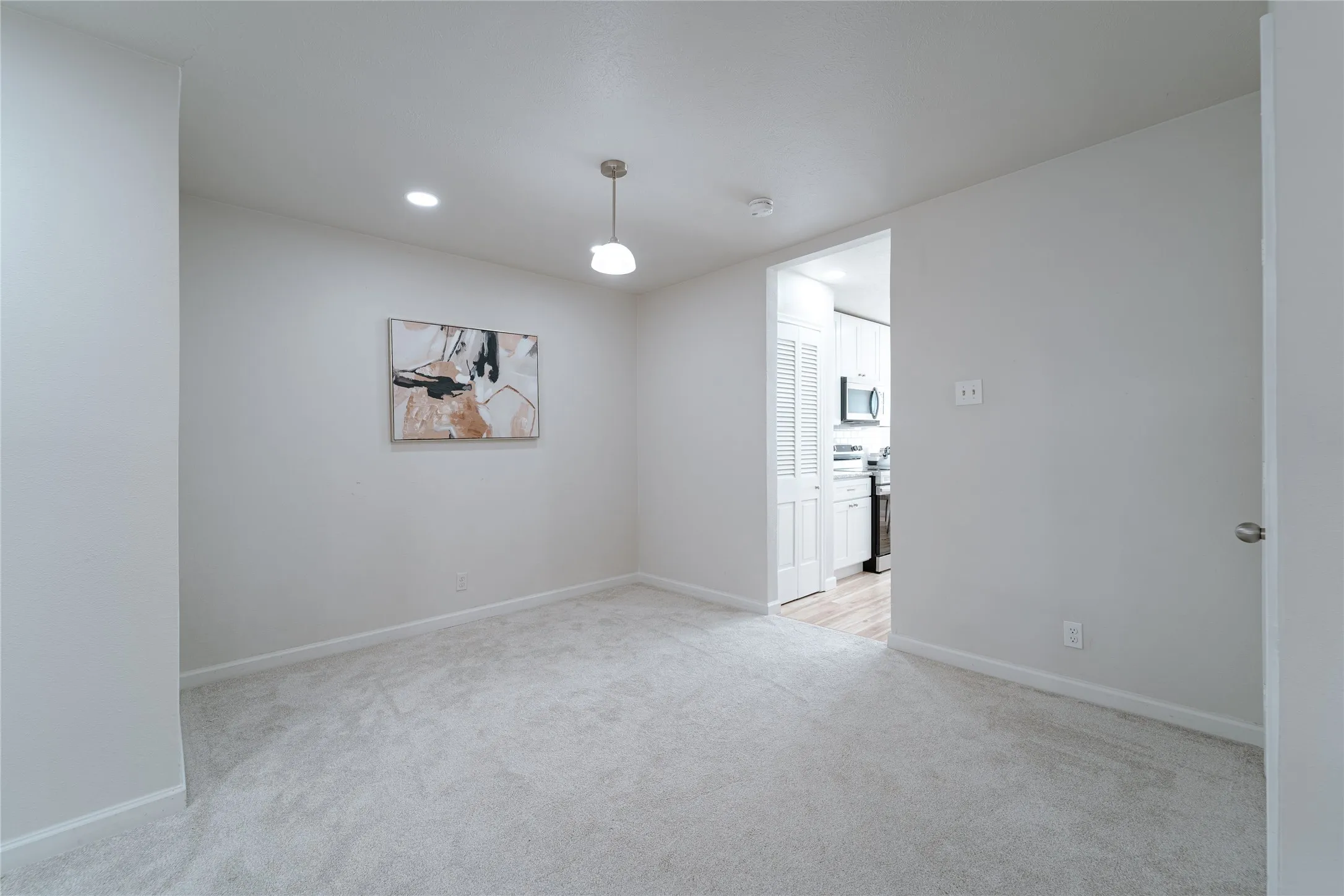Condominium For Sale in Dallas County , 10017 Regal Park Lane 205, Dallas, Texas 75230, 2 Bedroom, 2 Bathroom, Garage spaces, 1,344 Sqft, built in 1964, mls#21386214, Real Estate Agent in Dallas, Homes For Sale in Dallas county, Homes For Sale in Dallas, Realtor in Dallas Texas, Real Estate Brokerage Independent Realty Texas, Luminita Cordes Realtor