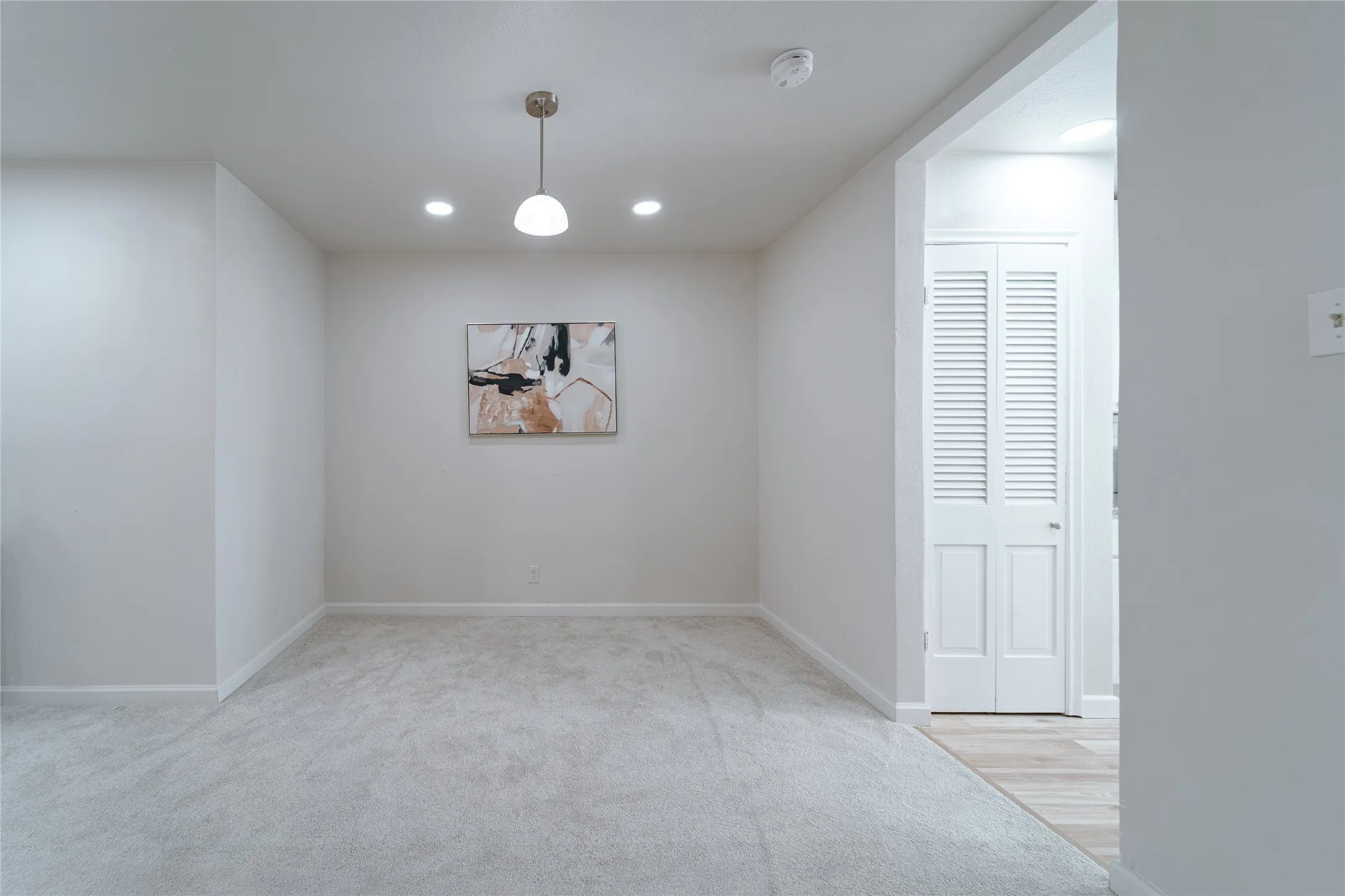 Condominium For Sale in Dallas County , 10017 Regal Park Lane 205, Dallas, Texas 75230, 2 Bedroom, 2 Bathroom, Garage spaces, 1,344 Sqft, built in 1964, mls#21386214, Real Estate Agent in Dallas, Homes For Sale in Dallas county, Homes For Sale in Dallas, Realtor in Dallas Texas, Real Estate Brokerage Independent Realty Texas, Luminita Cordes Realtor