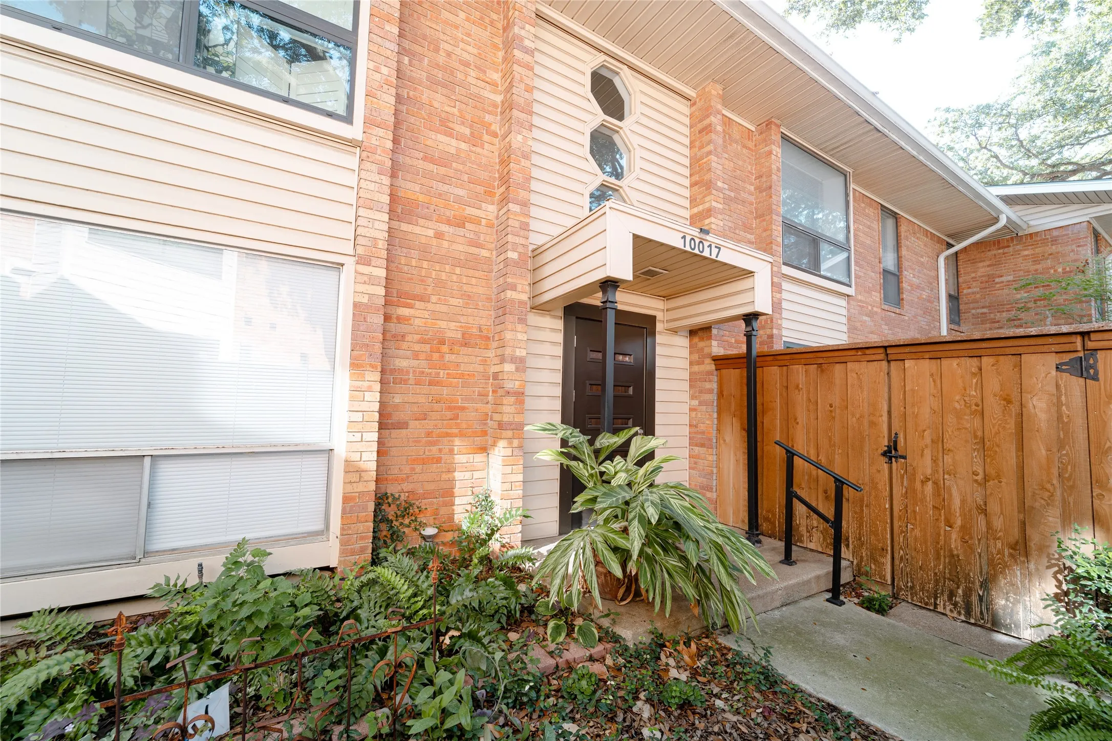 Condominium For Sale in Dallas County , 10017 Regal Park Lane 205, Dallas, Texas 75230, 2 Bedroom, 2 Bathroom, Garage spaces, 1,344 Sqft, built in 1964, mls#21386214, Real Estate Agent in Dallas, Homes For Sale in Dallas county, Homes For Sale in Dallas, Realtor in Dallas Texas, Real Estate Brokerage Independent Realty Texas, Luminita Cordes Realtor
