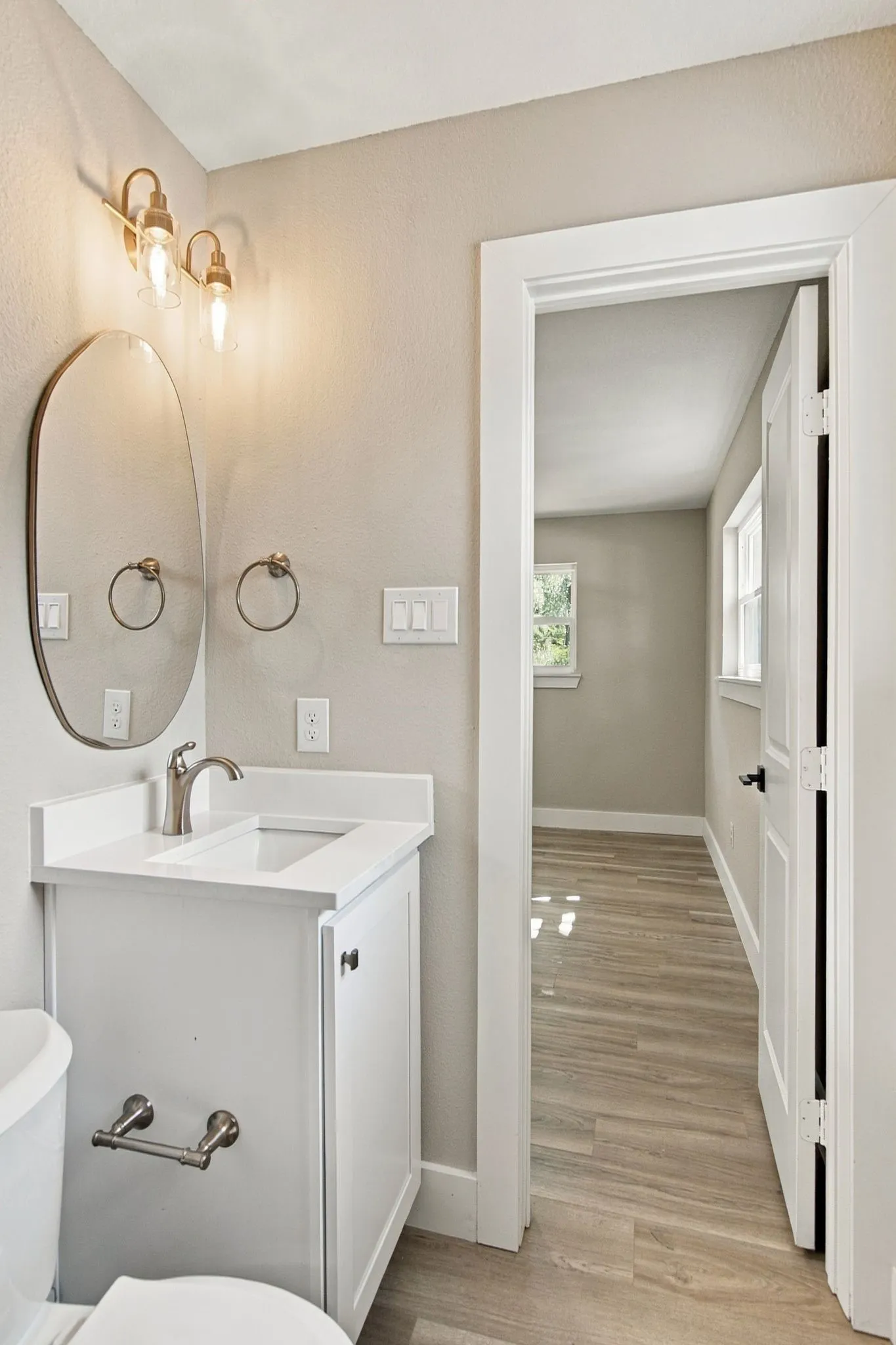 Single Family Residence For Sale in Tarrant County , 508 Oak Park Drive, Hurst, Texas 76053, 3 Bedroom, 3 Bathroom, Garage spaces, 2,168 Sqft, built in 1961, mls#21390750, Real Estate Agent in Hurst, Homes For Sale in Tarrant county, Homes For Sale in Hurst, Realtor in Hurst Texas, Real Estate Brokerage Independent Realty Texas, Luminita Cordes Realtor