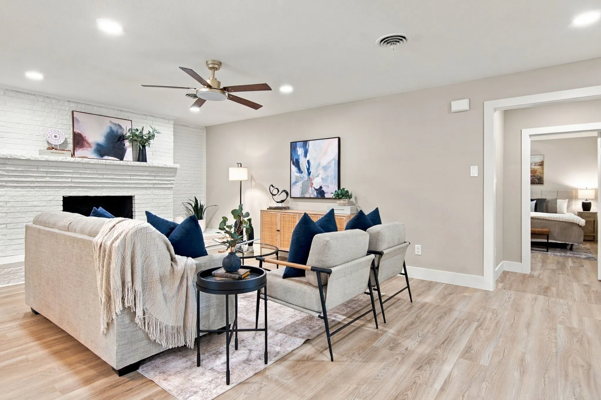 Single Family Residence For Sale in Tarrant County , 508 Oak Park Drive, Hurst, Texas 76053, 3 Bedroom, 3 Bathroom, Garage spaces, 2,168 Sqft, built in 1961, mls#21390750, Real Estate Agent in Hurst, Homes For Sale in Tarrant county, Homes For Sale in Hurst, Realtor in Hurst Texas, Real Estate Brokerage Independent Realty Texas, Luminita Cordes Realtor