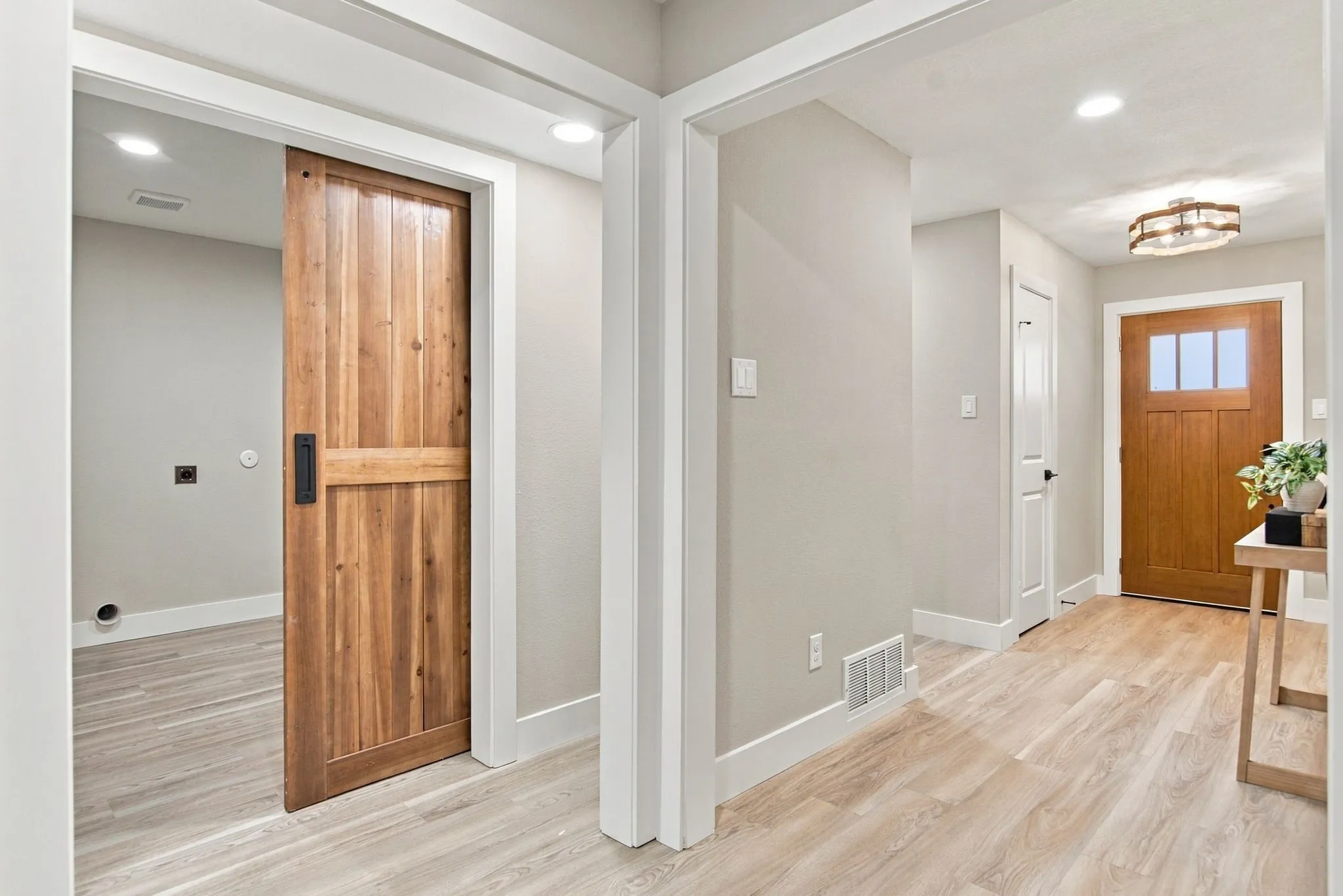 Single Family Residence For Sale in Tarrant County , 508 Oak Park Drive, Hurst, Texas 76053, 3 Bedroom, 3 Bathroom, Garage spaces, 2,168 Sqft, built in 1961, mls#21390750, Real Estate Agent in Hurst, Homes For Sale in Tarrant county, Homes For Sale in Hurst, Realtor in Hurst Texas, Real Estate Brokerage Independent Realty Texas, Luminita Cordes Realtor