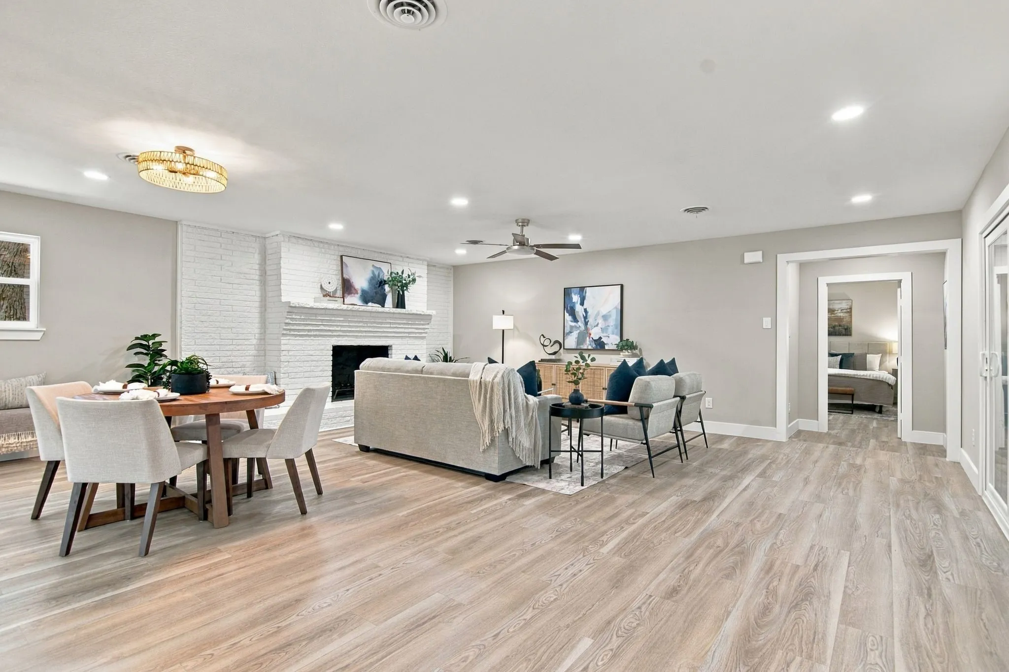 Single Family Residence For Sale in Tarrant County , 508 Oak Park Drive, Hurst, Texas 76053, 3 Bedroom, 3 Bathroom, Garage spaces, 2,168 Sqft, built in 1961, mls#21390750, Real Estate Agent in Hurst, Homes For Sale in Tarrant county, Homes For Sale in Hurst, Realtor in Hurst Texas, Real Estate Brokerage Independent Realty Texas, Luminita Cordes Realtor
