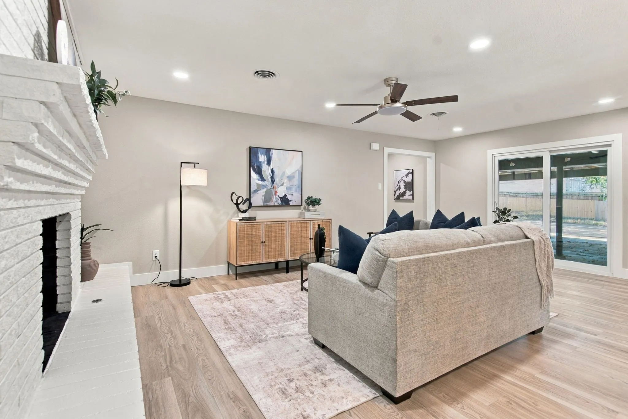 Single Family Residence For Sale in Tarrant County , 508 Oak Park Drive, Hurst, Texas 76053, 3 Bedroom, 3 Bathroom, Garage spaces, 2,168 Sqft, built in 1961, mls#21390750, Real Estate Agent in Hurst, Homes For Sale in Tarrant county, Homes For Sale in Hurst, Realtor in Hurst Texas, Real Estate Brokerage Independent Realty Texas, Luminita Cordes Realtor