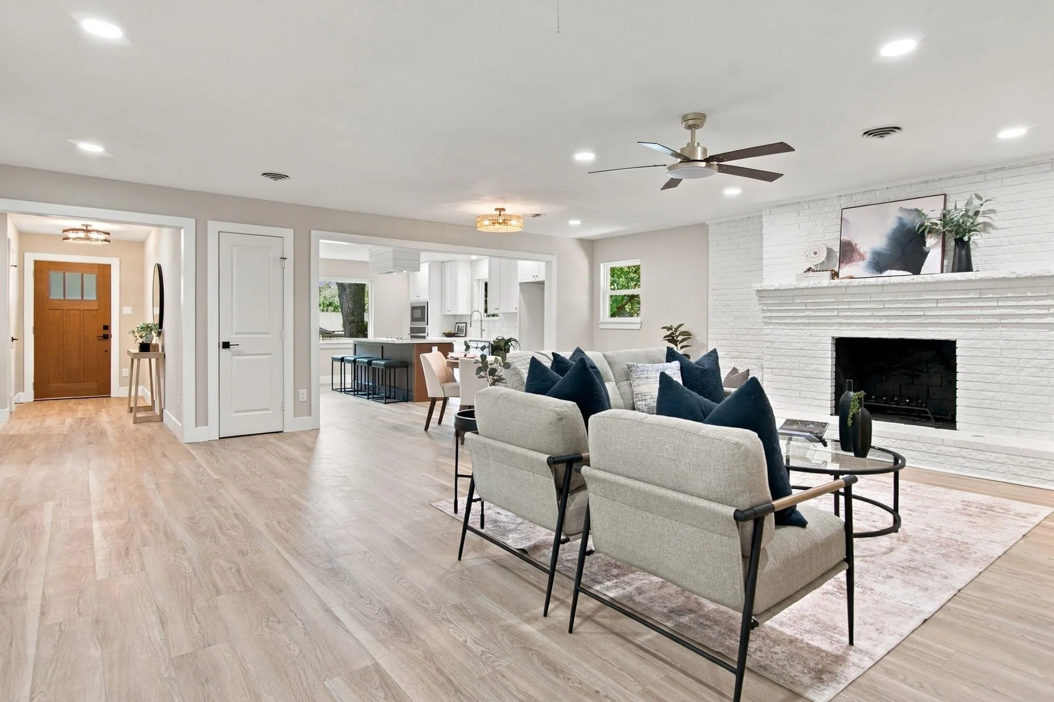 Single Family Residence For Sale in Tarrant County , 508 Oak Park Drive, Hurst, Texas 76053, 3 Bedroom, 3 Bathroom, Garage spaces, 2,168 Sqft, built in 1961, mls#21390750, Real Estate Agent in Hurst, Homes For Sale in Tarrant county, Homes For Sale in Hurst, Realtor in Hurst Texas, Real Estate Brokerage Independent Realty Texas, Luminita Cordes Realtor
