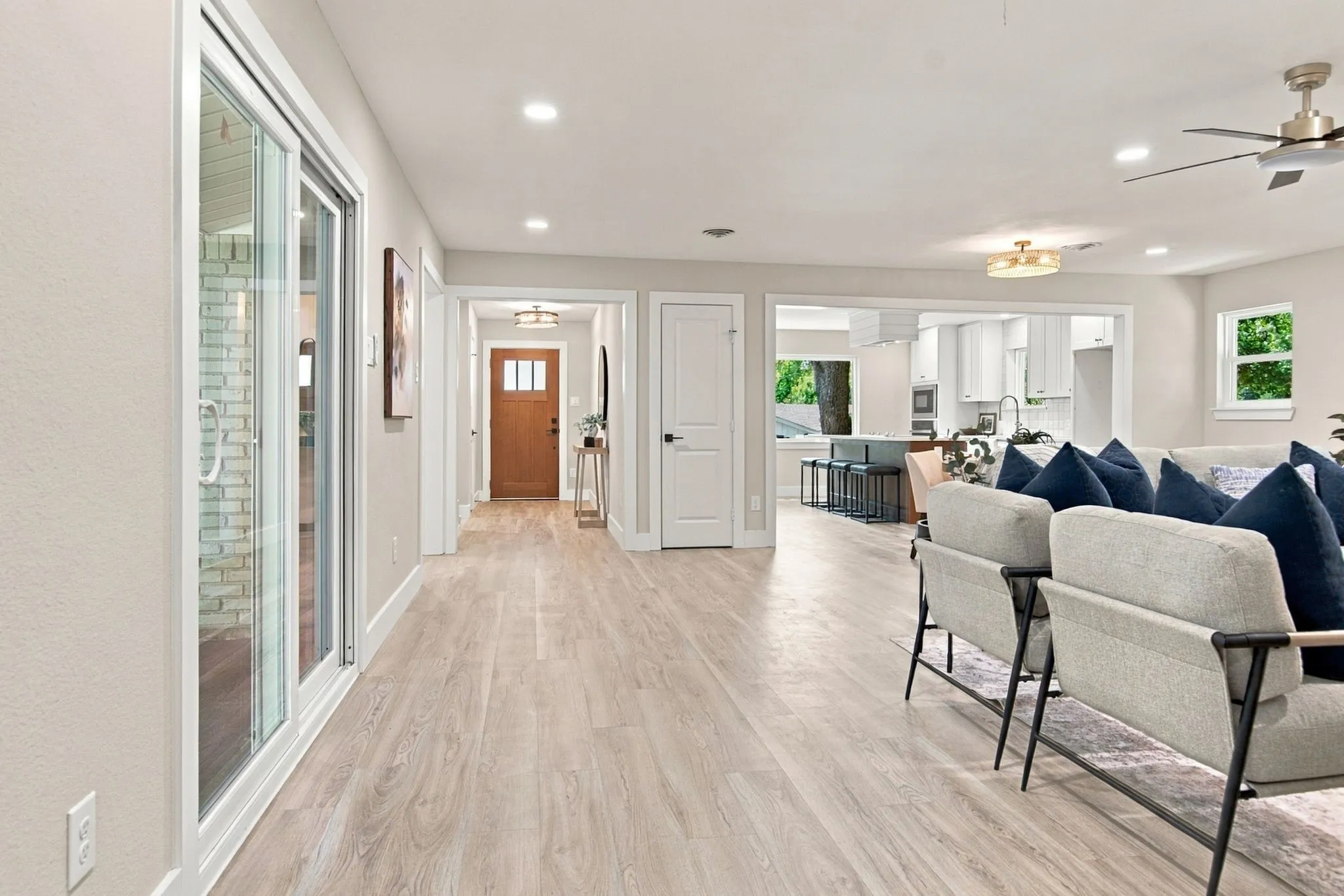 Single Family Residence For Sale in Tarrant County , 508 Oak Park Drive, Hurst, Texas 76053, 3 Bedroom, 3 Bathroom, Garage spaces, 2,168 Sqft, built in 1961, mls#21390750, Real Estate Agent in Hurst, Homes For Sale in Tarrant county, Homes For Sale in Hurst, Realtor in Hurst Texas, Real Estate Brokerage Independent Realty Texas, Luminita Cordes Realtor