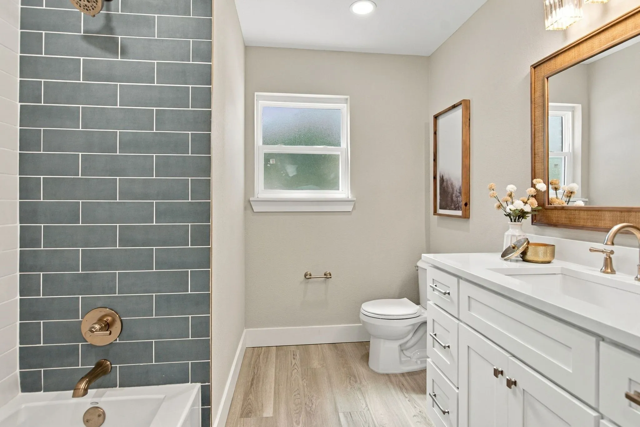 Single Family Residence For Sale in Tarrant County , 508 Oak Park Drive, Hurst, Texas 76053, 3 Bedroom, 3 Bathroom, Garage spaces, 2,168 Sqft, built in 1961, mls#21390750, Real Estate Agent in Hurst, Homes For Sale in Tarrant county, Homes For Sale in Hurst, Realtor in Hurst Texas, Real Estate Brokerage Independent Realty Texas, Luminita Cordes Realtor
