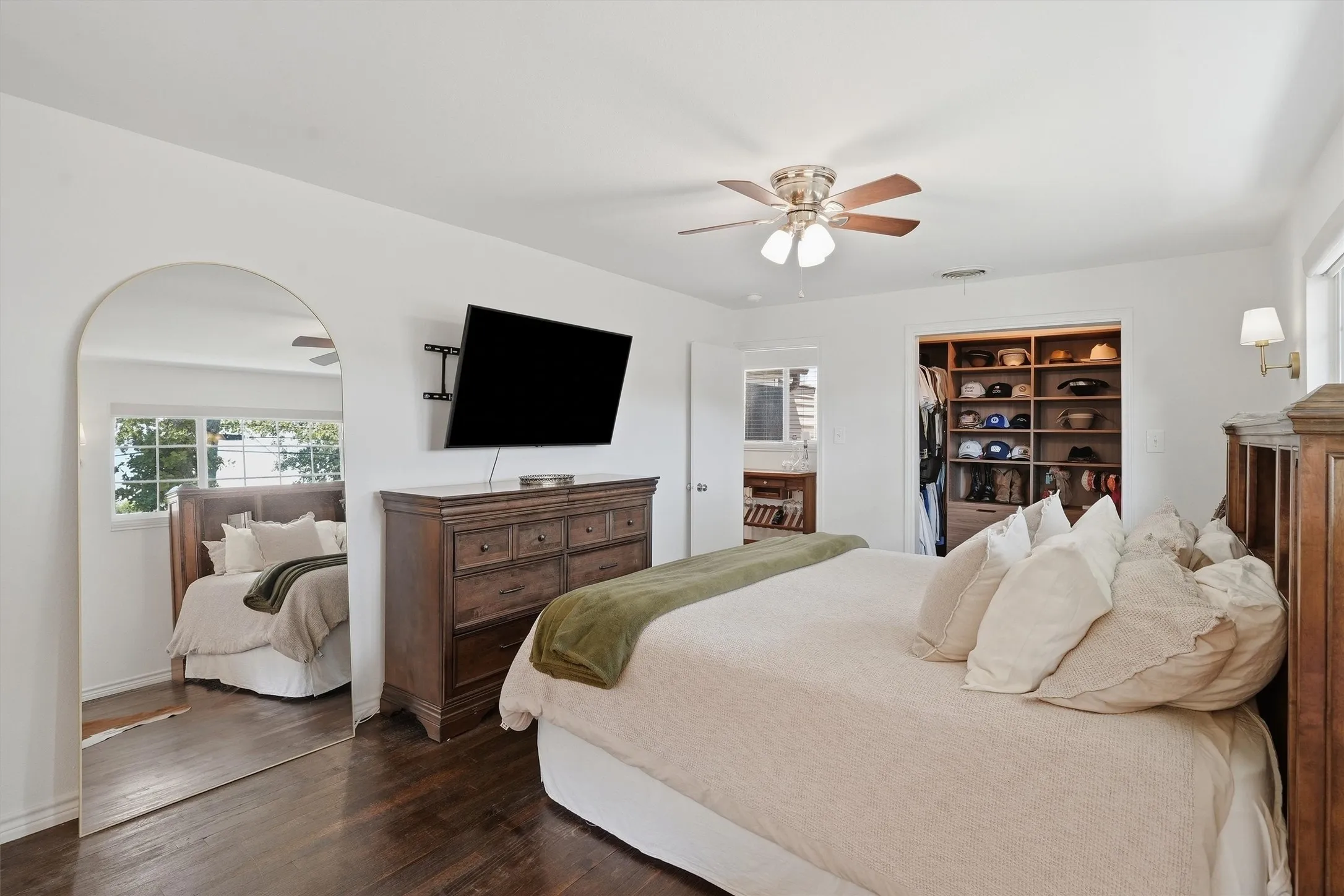 Single Family Residence For Sale in Tarrant County , 712 Thersa Drive, River Oaks, Texas 76114, 3 Bedroom, 2 Bathroom, 1 Garage spaces, 1,502 Sqft, built in 1951, mls#21393096, Real Estate Agent in River Oaks, Homes For Sale in Tarrant county, Homes For Sale in River Oaks, Realtor in River Oaks Texas, Real Estate Brokerage Independent Realty Texas, Luminita Cordes Realtor