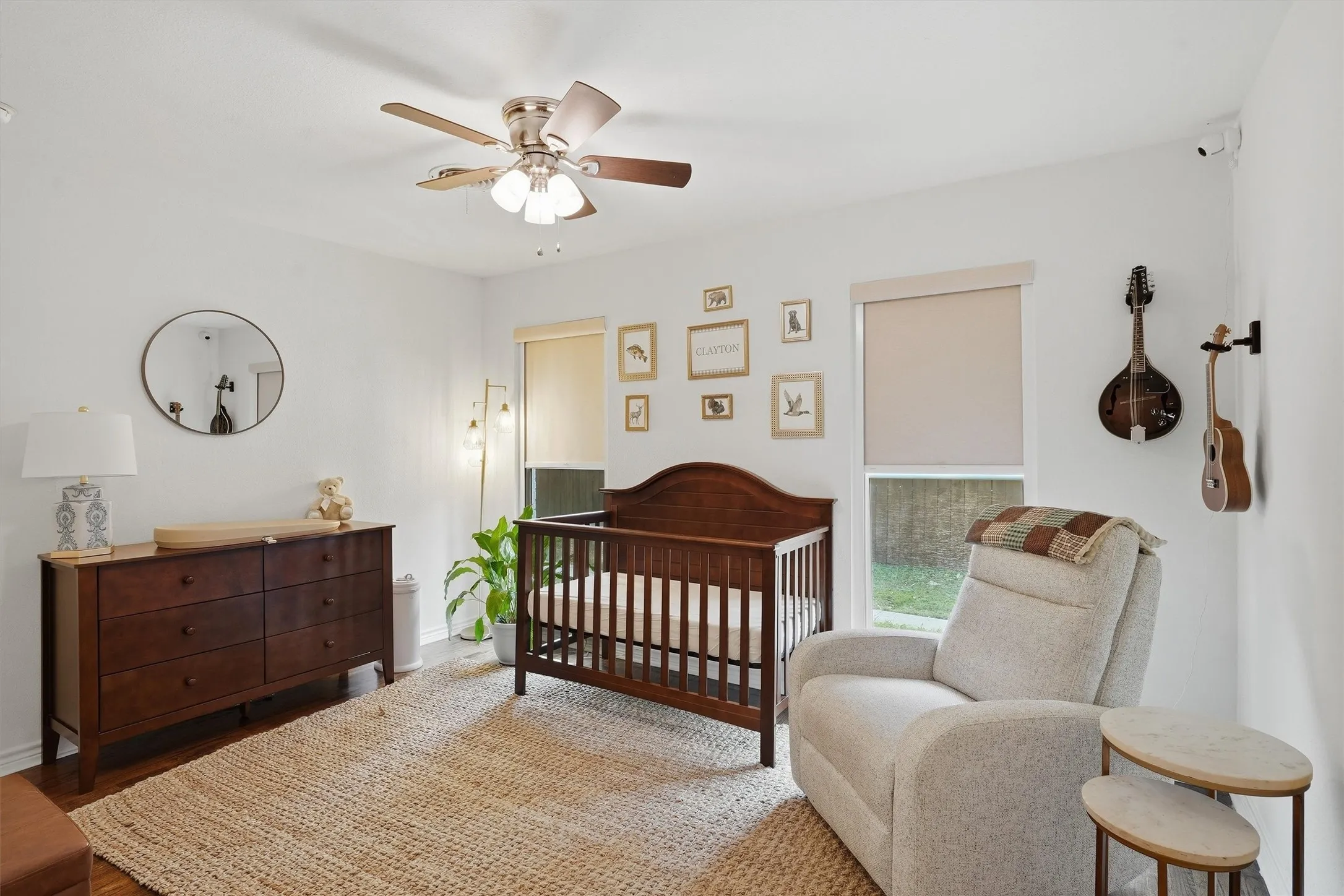 Single Family Residence For Sale in Tarrant County , 712 Thersa Drive, River Oaks, Texas 76114, 3 Bedroom, 2 Bathroom, 1 Garage spaces, 1,502 Sqft, built in 1951, mls#21393096, Real Estate Agent in River Oaks, Homes For Sale in Tarrant county, Homes For Sale in River Oaks, Realtor in River Oaks Texas, Real Estate Brokerage Independent Realty Texas, Luminita Cordes Realtor
