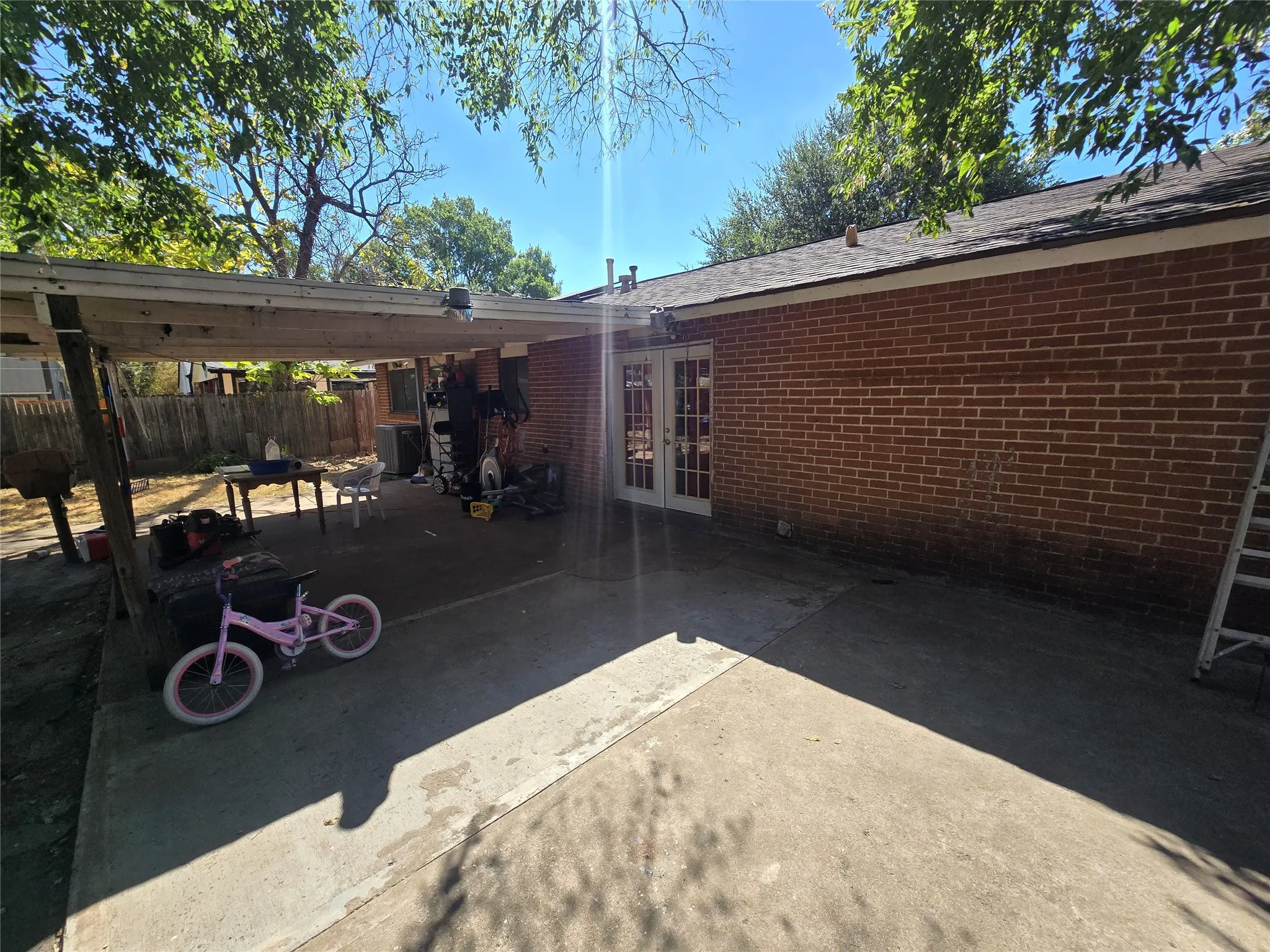 Single Family Residence For Sale in Dallas County , 4641 Silver Lake Drive, Dallas, Texas 75211, 4 Bedroom, 2 Bathroom, Garage spaces, 1,143 Sqft, built in 1963, mls#21390396, Real Estate Agent in Dallas, Homes For Sale in Dallas county, Homes For Sale in Dallas, Realtor in Dallas Texas, Real Estate Brokerage Independent Realty Texas, Luminita Cordes Realtor