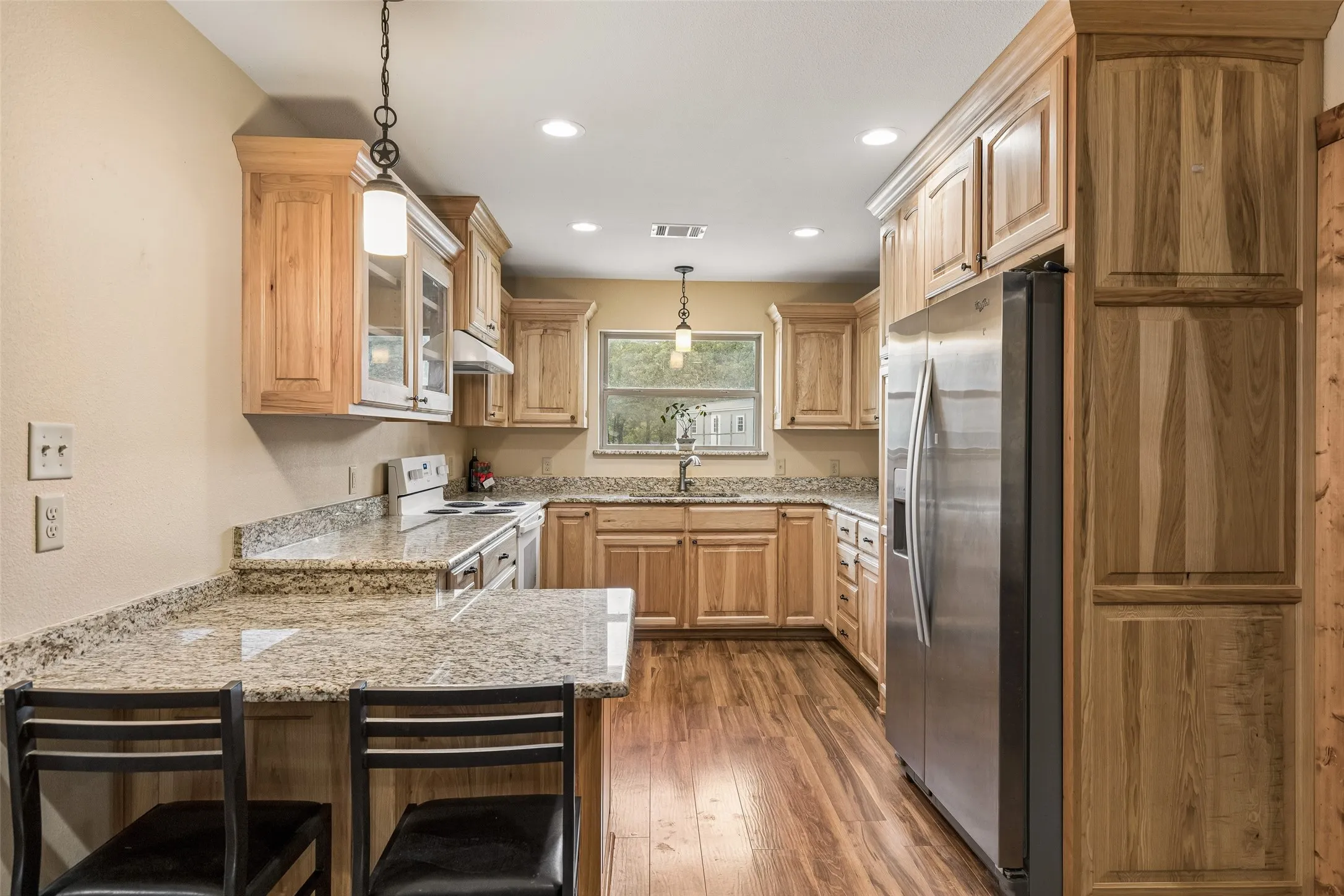 Single Family Residence For Sale in Grayson County , 1111 Riley Road, Whitesboro, Texas 76273, 5 Bedroom, 3 Bathroom, Garage spaces, 3,102 Sqft, built in 1983, mls#21392362, Real Estate Agent in Whitesboro, Homes For Sale in Grayson county, Homes For Sale in Whitesboro, Realtor in Whitesboro Texas, Real Estate Brokerage Independent Realty Texas, Luminita Cordes Realtor