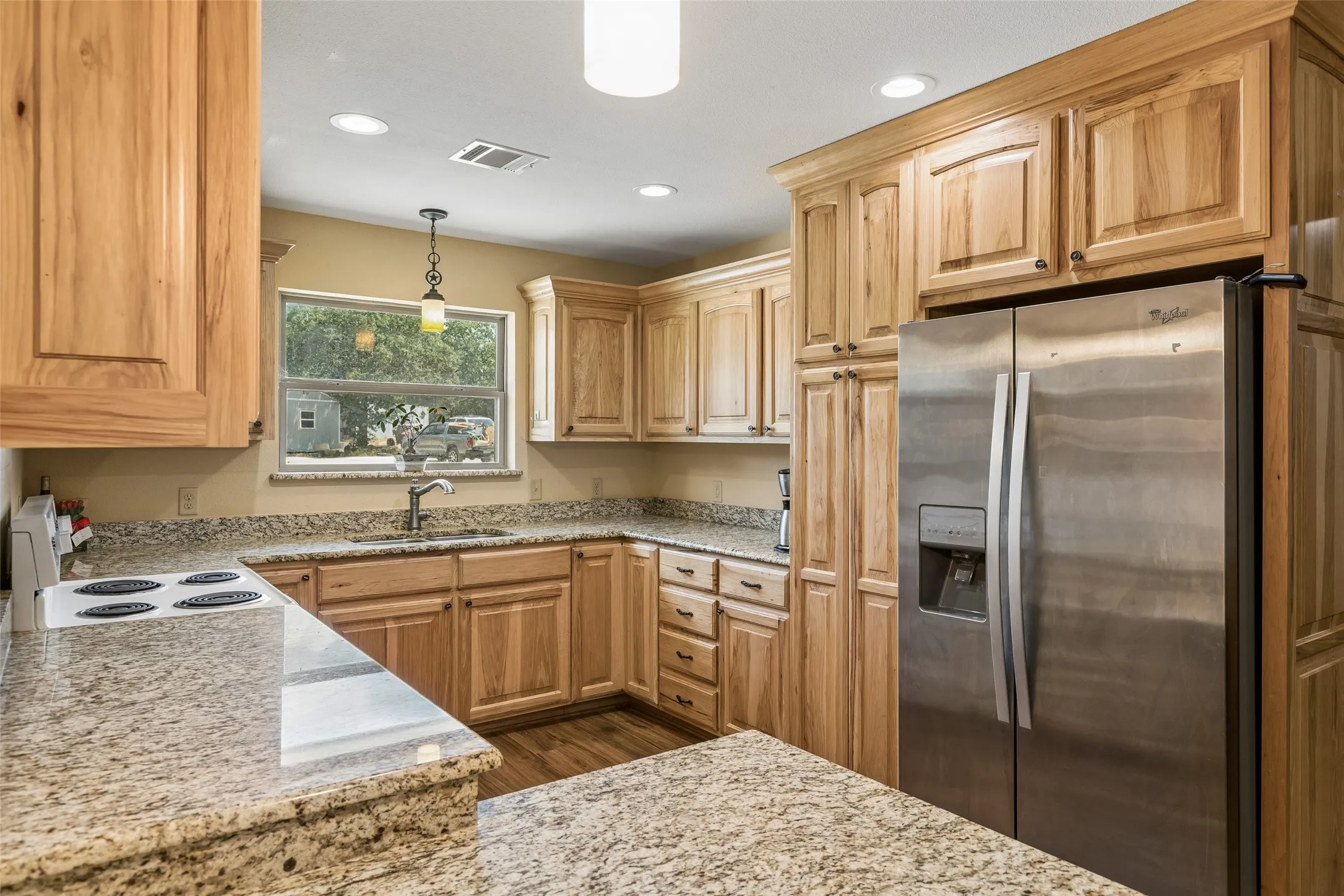 Single Family Residence For Sale in Grayson County , 1111 Riley Road, Whitesboro, Texas 76273, 5 Bedroom, 3 Bathroom, Garage spaces, 3,102 Sqft, built in 1983, mls#21392362, Real Estate Agent in Whitesboro, Homes For Sale in Grayson county, Homes For Sale in Whitesboro, Realtor in Whitesboro Texas, Real Estate Brokerage Independent Realty Texas, Luminita Cordes Realtor