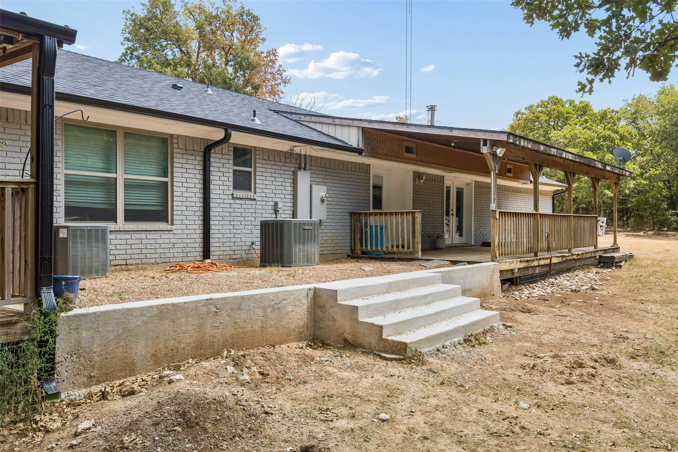 Single Family Residence For Sale in Grayson County , 1111 Riley Road, Whitesboro, Texas 76273, 5 Bedroom, 3 Bathroom, Garage spaces, 3,102 Sqft, built in 1983, mls#21392362, Real Estate Agent in Whitesboro, Homes For Sale in Grayson county, Homes For Sale in Whitesboro, Realtor in Whitesboro Texas, Real Estate Brokerage Independent Realty Texas, Luminita Cordes Realtor