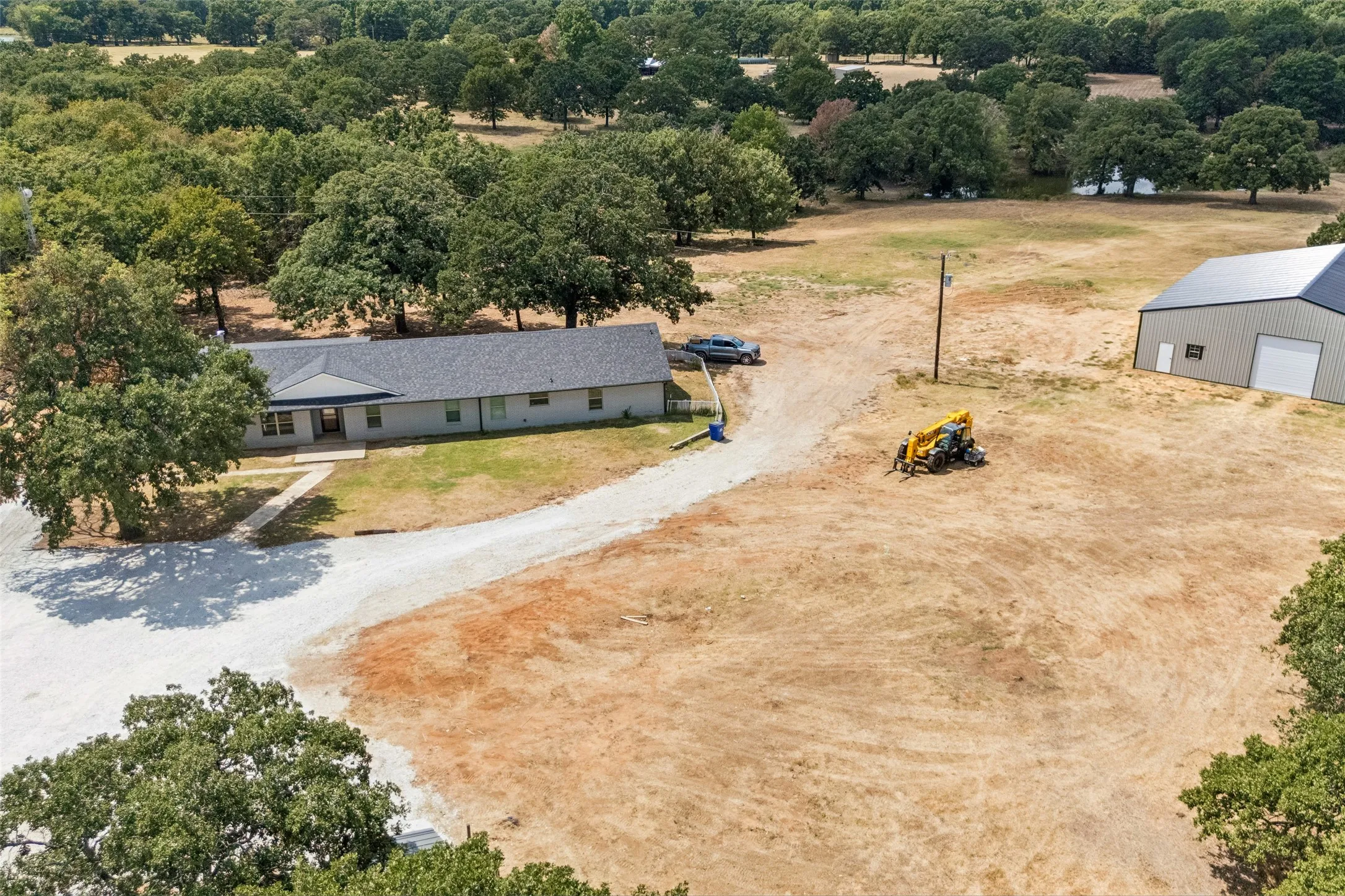 Single Family Residence For Sale in Grayson County , 1111 Riley Road, Whitesboro, Texas 76273, 5 Bedroom, 3 Bathroom, Garage spaces, 3,102 Sqft, built in 1983, mls#21392362, Real Estate Agent in Whitesboro, Homes For Sale in Grayson county, Homes For Sale in Whitesboro, Realtor in Whitesboro Texas, Real Estate Brokerage Independent Realty Texas, Luminita Cordes Realtor