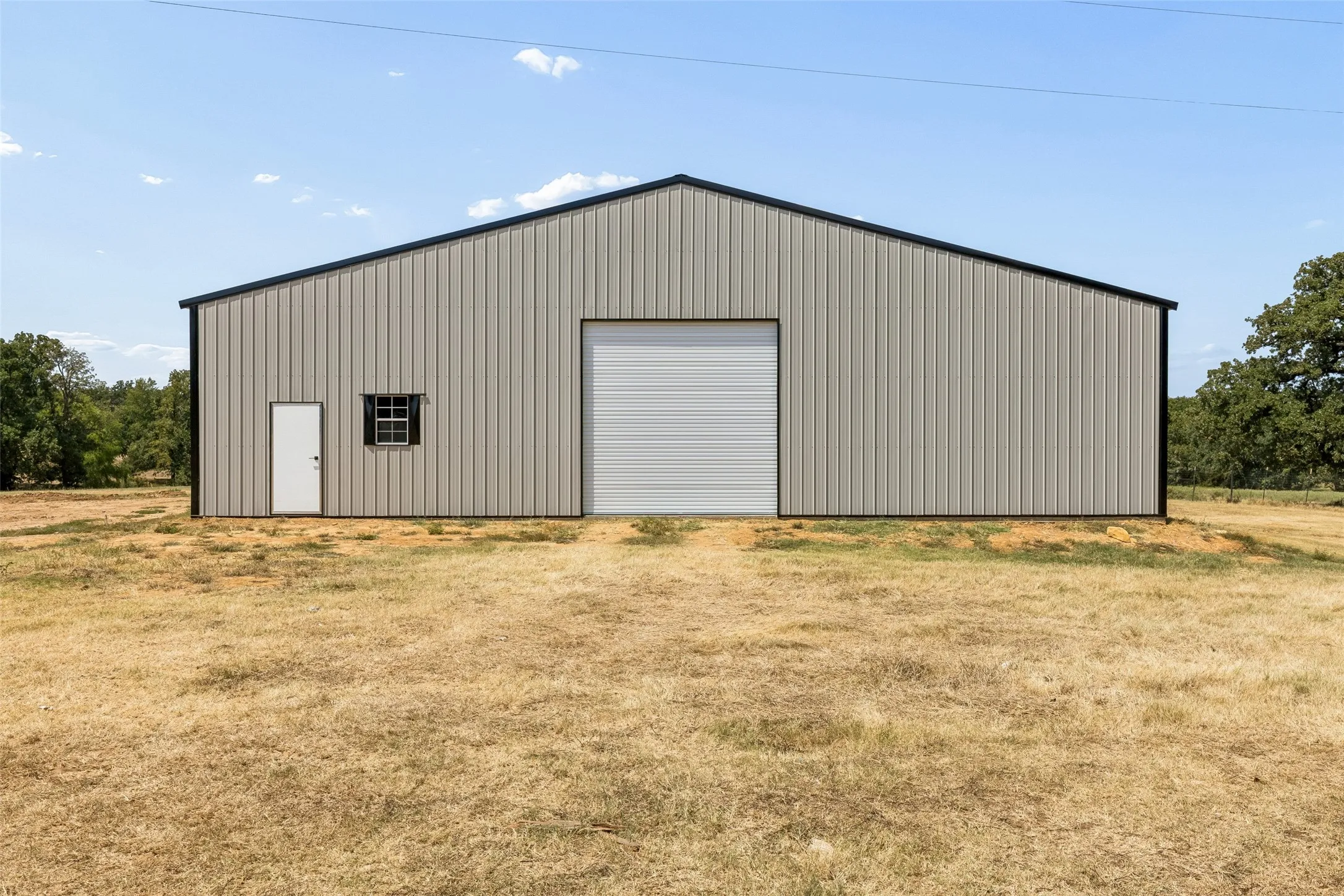 Single Family Residence For Sale in Grayson County , 1111 Riley Road, Whitesboro, Texas 76273, 5 Bedroom, 3 Bathroom, Garage spaces, 3,102 Sqft, built in 1983, mls#21392362, Real Estate Agent in Whitesboro, Homes For Sale in Grayson county, Homes For Sale in Whitesboro, Realtor in Whitesboro Texas, Real Estate Brokerage Independent Realty Texas, Luminita Cordes Realtor