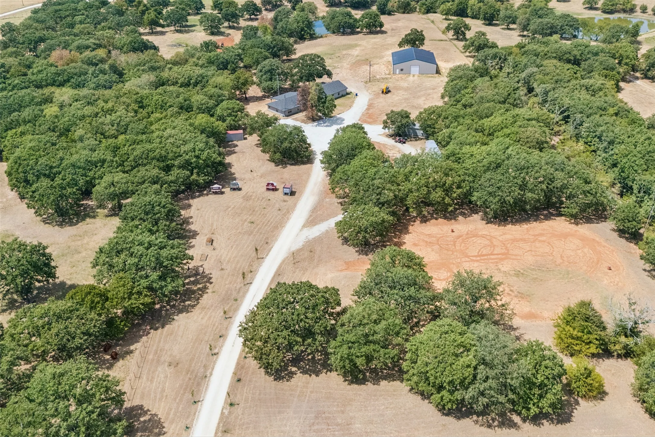 Single Family Residence For Sale in Grayson County , 1111 Riley Road, Whitesboro, Texas 76273, 5 Bedroom, 3 Bathroom, Garage spaces, 3,102 Sqft, built in 1983, mls#21392362, Real Estate Agent in Whitesboro, Homes For Sale in Grayson county, Homes For Sale in Whitesboro, Realtor in Whitesboro Texas, Real Estate Brokerage Independent Realty Texas, Luminita Cordes Realtor