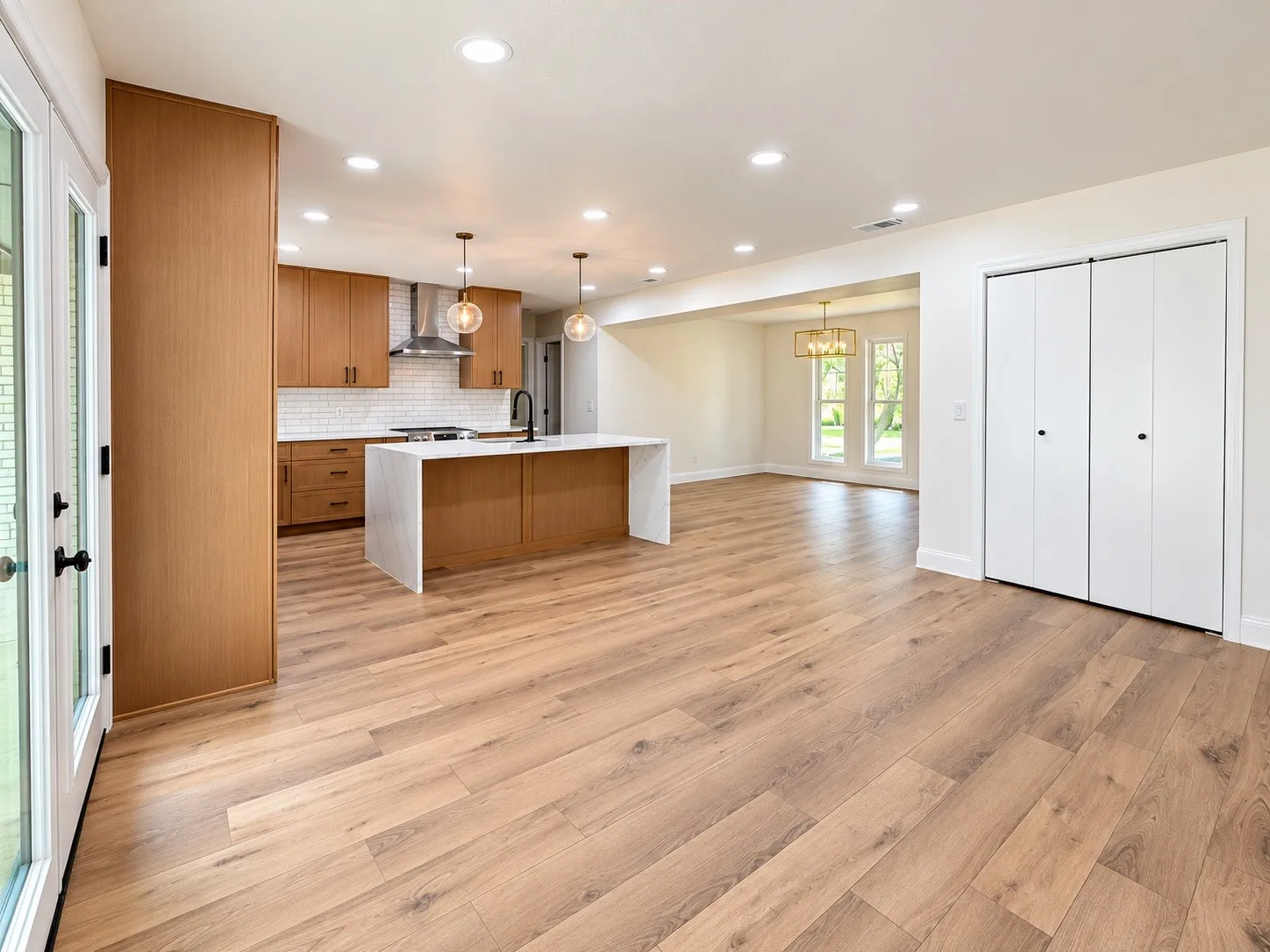 Kitchen & Breakfast Nook