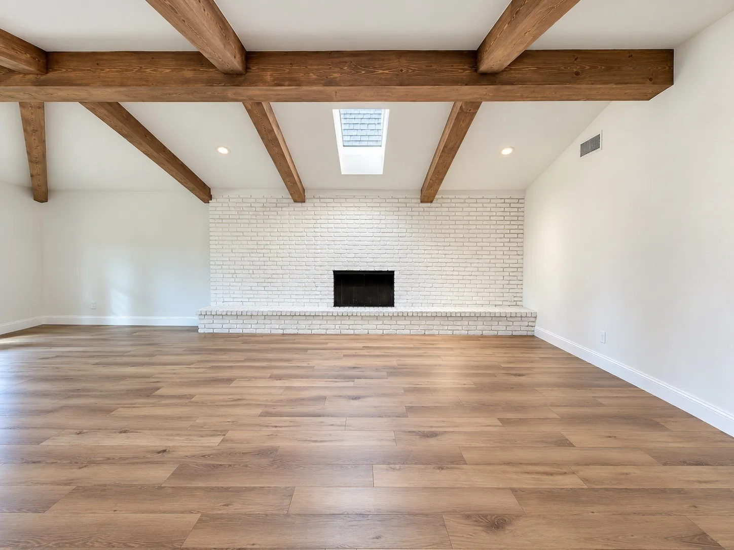 Single Family Residence For Sale in Collin County , 2709 Prairie Creek Court, Plano, Texas 75075, 5 Bedroom, 4 Bathroom, 2 Garage spaces, 3,000 Sqft, built in 1974, mls#21384880, Real Estate Agent in Plano, Homes For Sale in Collin county, Homes For Sale in Plano, Realtor in Plano Texas, Real Estate Brokerage Independent Realty Texas, Luminita Cordes Realtor