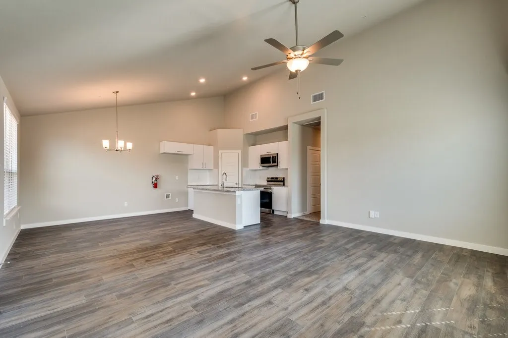 Apartment For Rent in Ellis County , 604 Fallow Drive, Venus, Texas 76084, 3 Bedroom, 2 Bathroom, 1 Garage spaces, 1,347 Sqft, built in 2022, mls#21393108, Real Estate Agent in Venus, Homes For Rent in Ellis county, Homes For Rent in Venus, Realtor in Venus Texas, Real Estate Brokerage Independent Realty Texas, Luminita Cordes Realtor