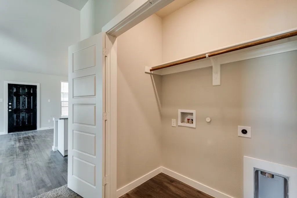 Apartment For Rent in Ellis County , 604 Fallow Drive, Venus, Texas 76084, 3 Bedroom, 2 Bathroom, 1 Garage spaces, 1,347 Sqft, built in 2022, mls#21393108, Real Estate Agent in Venus, Homes For Rent in Ellis county, Homes For Rent in Venus, Realtor in Venus Texas, Real Estate Brokerage Independent Realty Texas, Luminita Cordes Realtor
