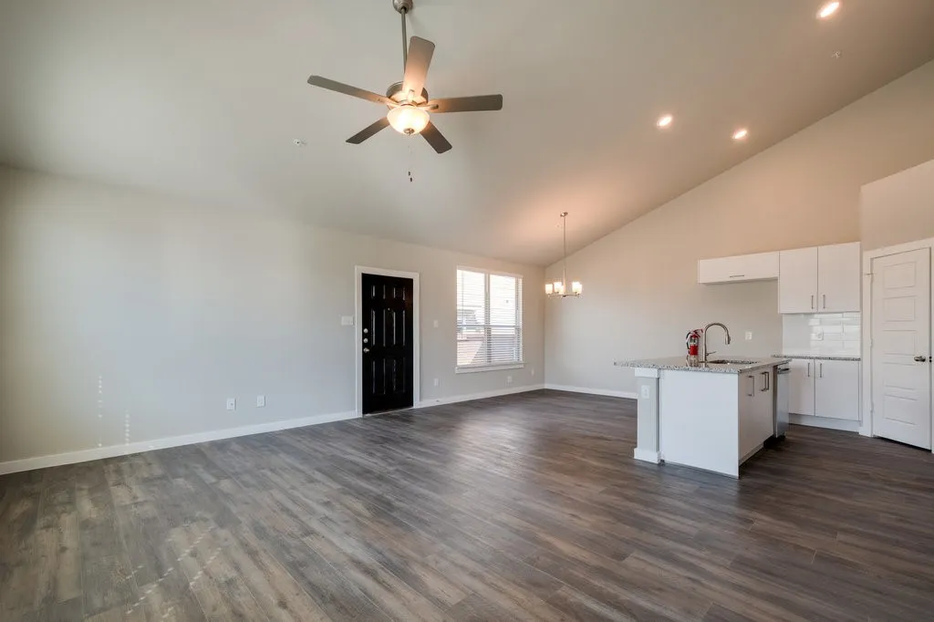 Apartment For Rent in Ellis County , 604 Fallow Drive, Venus, Texas 76084, 3 Bedroom, 2 Bathroom, 1 Garage spaces, 1,347 Sqft, built in 2022, mls#21393108, Real Estate Agent in Venus, Homes For Rent in Ellis county, Homes For Rent in Venus, Realtor in Venus Texas, Real Estate Brokerage Independent Realty Texas, Luminita Cordes Realtor