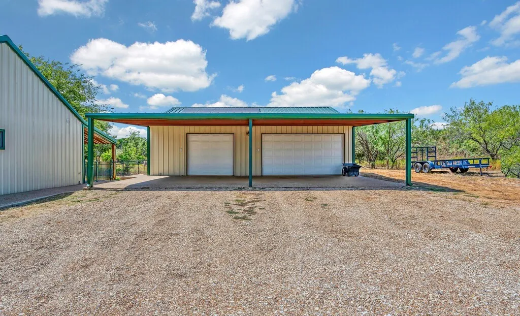 Single Family Residence For Sale in Mc Lennan County , 2207 Talbert Ranch Road, China Spring, Texas 76633, 3 Bedroom, 2 Bathroom, 6 Garage spaces, 1,980 Sqft, built in 2020, mls#21390117, Real Estate Agent in China Spring, Homes For Sale in Mc Lennan county, Homes For Sale in China Spring, Realtor in China Spring Texas, Real Estate Brokerage Independent Realty Texas, Luminita Cordes Realtor