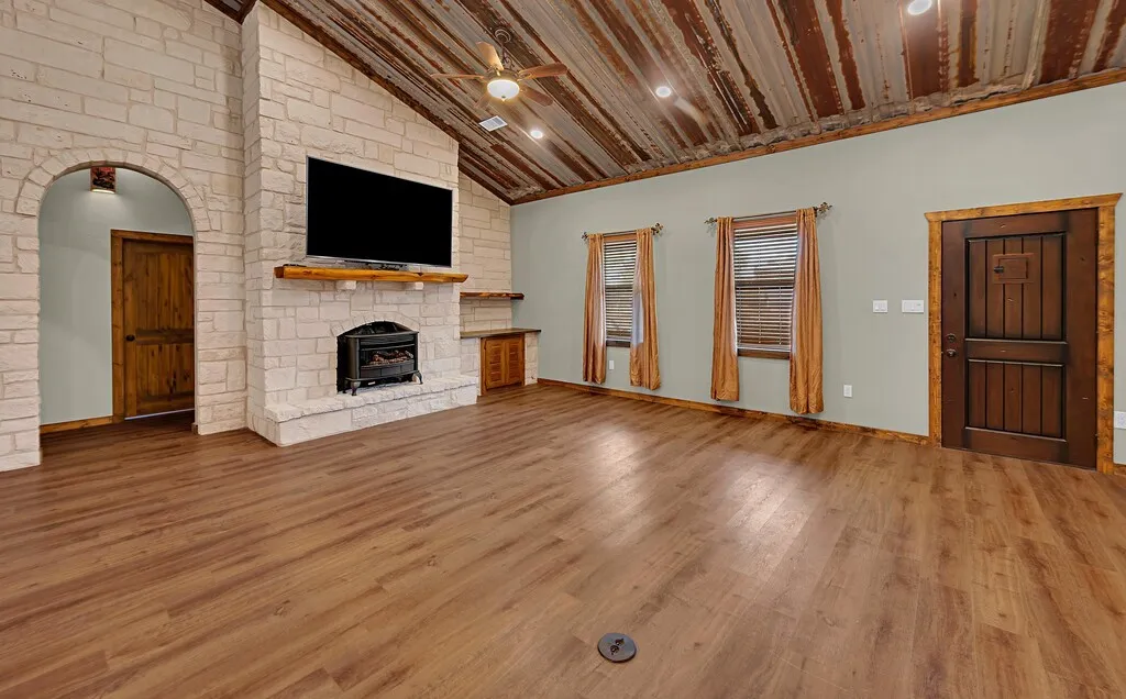 Single Family Residence For Sale in Mc Lennan County , 2207 Talbert Ranch Road, China Spring, Texas 76633, 3 Bedroom, 2 Bathroom, 6 Garage spaces, 1,980 Sqft, built in 2020, mls#21390117, Real Estate Agent in China Spring, Homes For Sale in Mc Lennan county, Homes For Sale in China Spring, Realtor in China Spring Texas, Real Estate Brokerage Independent Realty Texas, Luminita Cordes Realtor