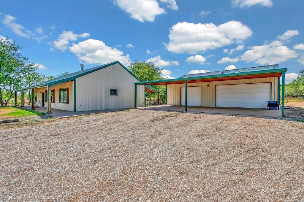 Single Family Residence For Sale in Mc Lennan County , 2207 Talbert Ranch Road, China Spring, Texas 76633, 3 Bedroom, 2 Bathroom, 6 Garage spaces, 1,980 Sqft, built in 2020, mls#21390117, Real Estate Agent in China Spring, Homes For Sale in Mc Lennan county, Homes For Sale in China Spring, Realtor in China Spring Texas, Real Estate Brokerage Independent Realty Texas, Luminita Cordes Realtor