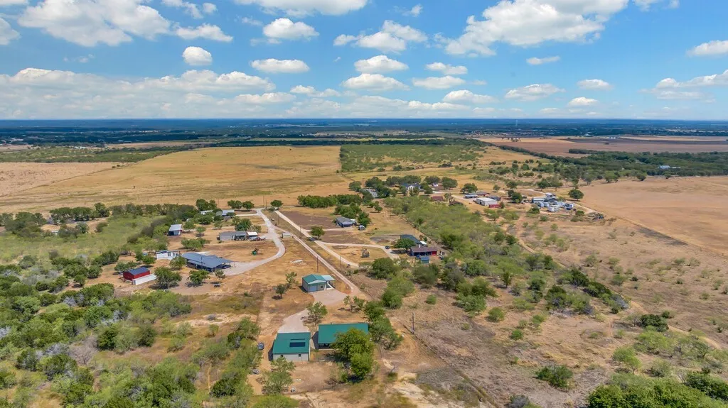 Single Family Residence For Sale in Mc Lennan County , 2207 Talbert Ranch Road, China Spring, Texas 76633, 3 Bedroom, 2 Bathroom, 6 Garage spaces, 1,980 Sqft, built in 2020, mls#21390117, Real Estate Agent in China Spring, Homes For Sale in Mc Lennan county, Homes For Sale in China Spring, Realtor in China Spring Texas, Real Estate Brokerage Independent Realty Texas, Luminita Cordes Realtor