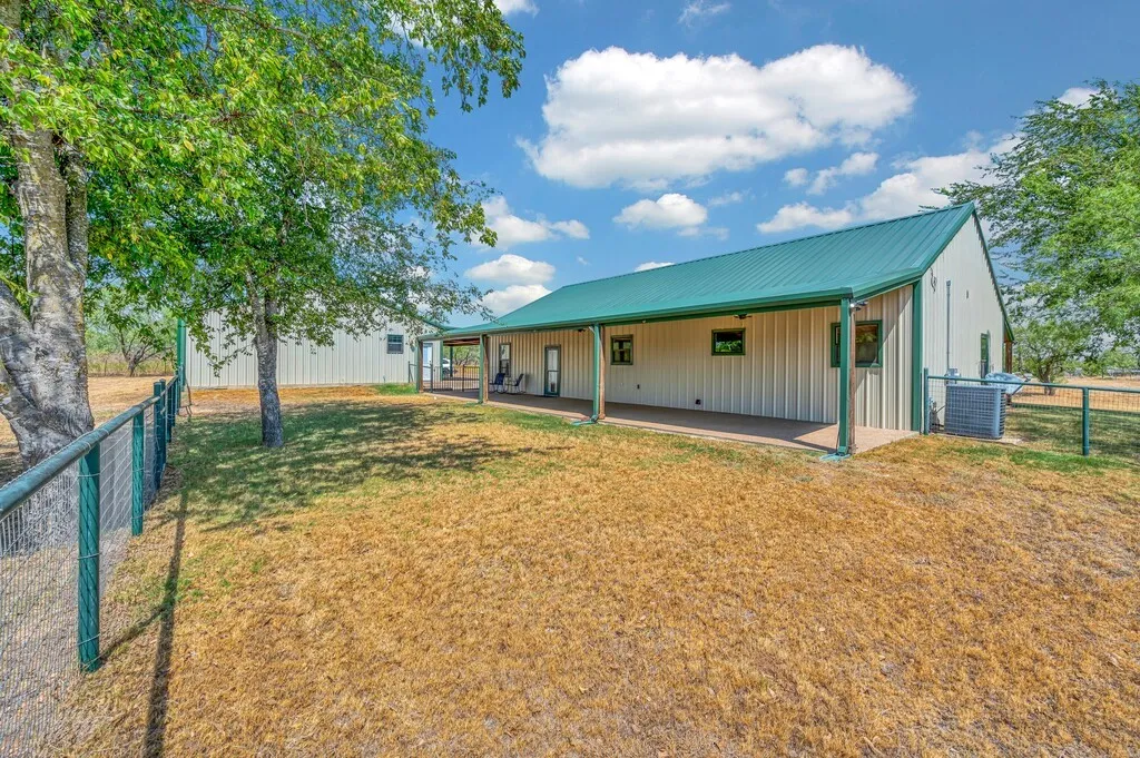 Single Family Residence For Sale in Mc Lennan County , 2207 Talbert Ranch Road, China Spring, Texas 76633, 3 Bedroom, 2 Bathroom, 6 Garage spaces, 1,980 Sqft, built in 2020, mls#21390117, Real Estate Agent in China Spring, Homes For Sale in Mc Lennan county, Homes For Sale in China Spring, Realtor in China Spring Texas, Real Estate Brokerage Independent Realty Texas, Luminita Cordes Realtor