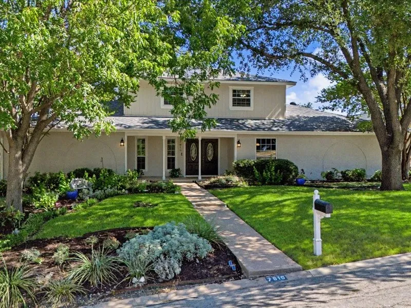 Single Family Residence For Sale in Tarrant County , 7816 Fairwood Court, Fort Worth, Texas 76179, 4 Bedroom, 4 Bathroom, 2 Garage spaces, 2,705 Sqft, built in 1974, mls#21385876, Real Estate Agent in Fort Worth, Homes For Sale in Tarrant county, Homes For Sale in Fort Worth, Realtor in Fort Worth Texas, Real Estate Brokerage Independent Realty Texas, Luminita Cordes Realtor