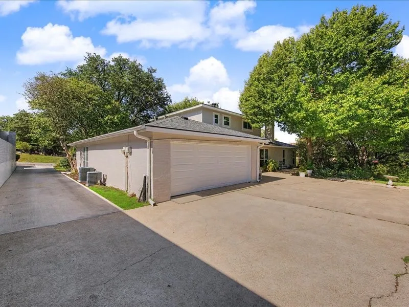 Single Family Residence For Sale in Tarrant County , 7816 Fairwood Court, Fort Worth, Texas 76179, 4 Bedroom, 4 Bathroom, 2 Garage spaces, 2,705 Sqft, built in 1974, mls#21385876, Real Estate Agent in Fort Worth, Homes For Sale in Tarrant county, Homes For Sale in Fort Worth, Realtor in Fort Worth Texas, Real Estate Brokerage Independent Realty Texas, Luminita Cordes Realtor