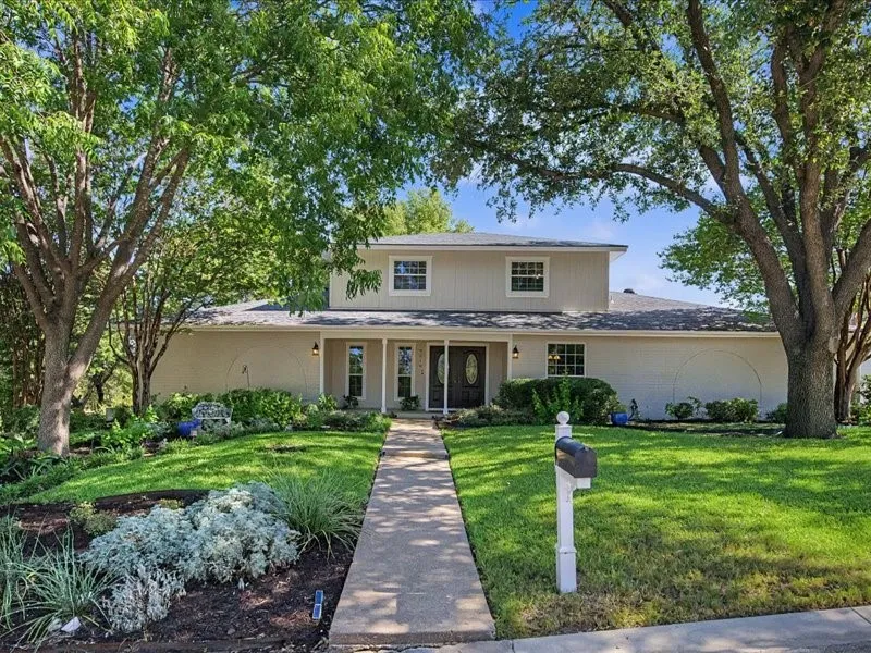 Single Family Residence For Sale in Tarrant County , 7816 Fairwood Court, Fort Worth, Texas 76179, 4 Bedroom, 4 Bathroom, 2 Garage spaces, 2,705 Sqft, built in 1974, mls#21385876, Real Estate Agent in Fort Worth, Homes For Sale in Tarrant county, Homes For Sale in Fort Worth, Realtor in Fort Worth Texas, Real Estate Brokerage Independent Realty Texas, Luminita Cordes Realtor