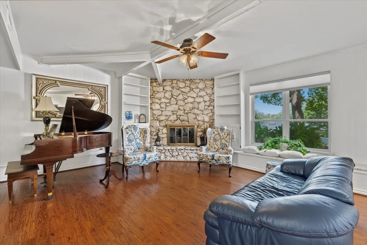 Single Family Residence For Sale in Tarrant County , 7816 Fairwood Court, Fort Worth, Texas 76179, 4 Bedroom, 4 Bathroom, 2 Garage spaces, 2,705 Sqft, built in 1974, mls#21385876, Real Estate Agent in Fort Worth, Homes For Sale in Tarrant county, Homes For Sale in Fort Worth, Realtor in Fort Worth Texas, Real Estate Brokerage Independent Realty Texas, Luminita Cordes Realtor