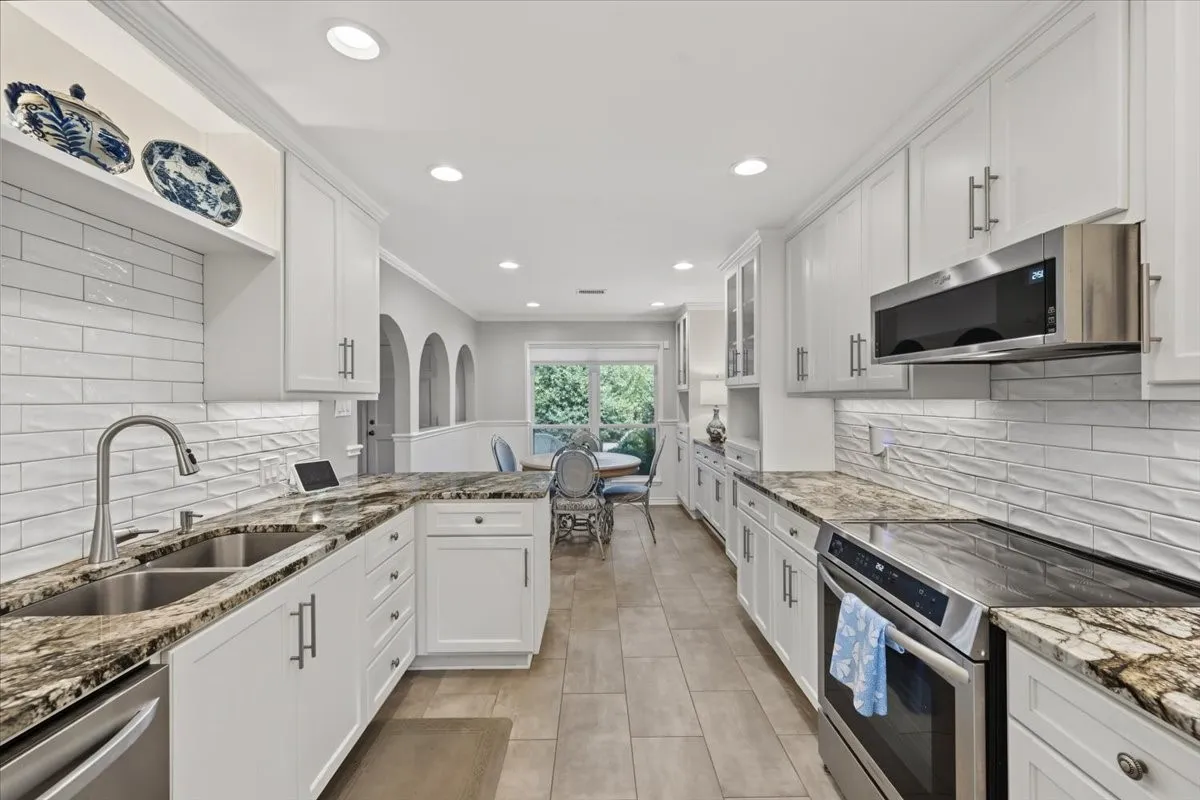 Single Family Residence For Sale in Tarrant County , 7816 Fairwood Court, Fort Worth, Texas 76179, 4 Bedroom, 4 Bathroom, 2 Garage spaces, 2,705 Sqft, built in 1974, mls#21385876, Real Estate Agent in Fort Worth, Homes For Sale in Tarrant county, Homes For Sale in Fort Worth, Realtor in Fort Worth Texas, Real Estate Brokerage Independent Realty Texas, Luminita Cordes Realtor