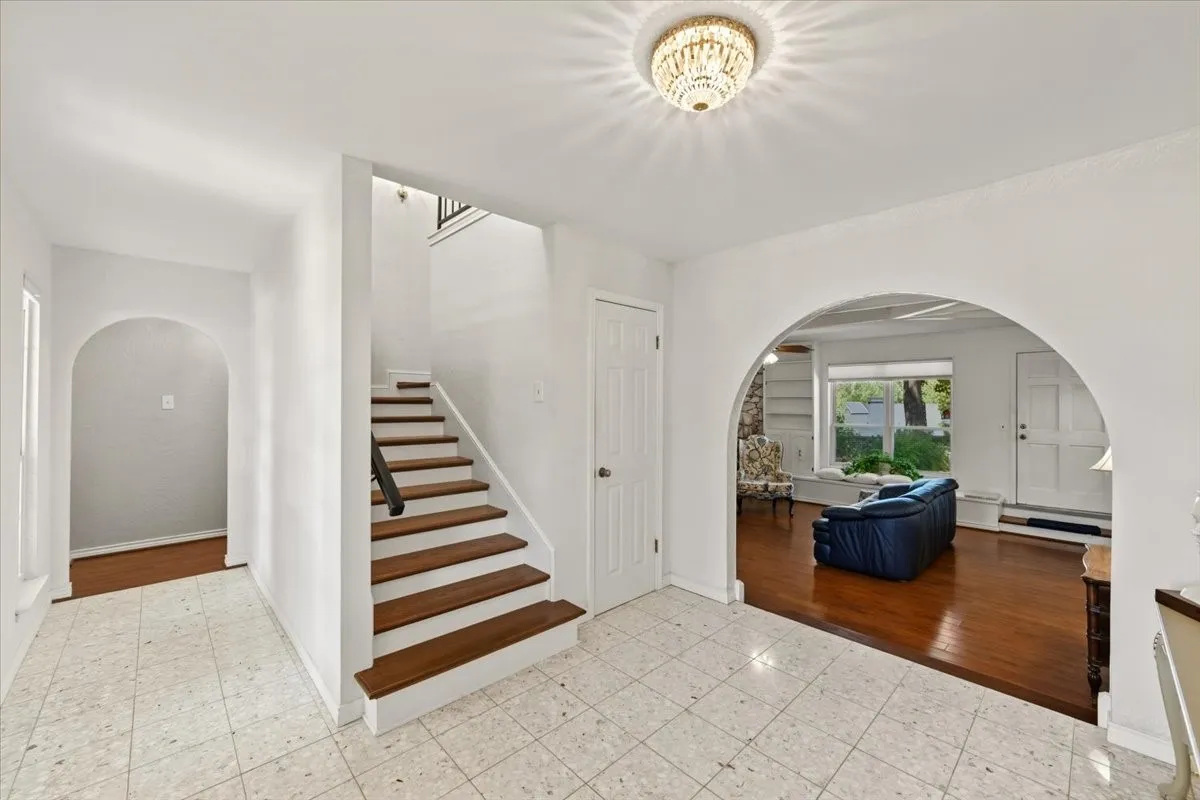 Single Family Residence For Sale in Tarrant County , 7816 Fairwood Court, Fort Worth, Texas 76179, 4 Bedroom, 4 Bathroom, 2 Garage spaces, 2,705 Sqft, built in 1974, mls#21385876, Real Estate Agent in Fort Worth, Homes For Sale in Tarrant county, Homes For Sale in Fort Worth, Realtor in Fort Worth Texas, Real Estate Brokerage Independent Realty Texas, Luminita Cordes Realtor