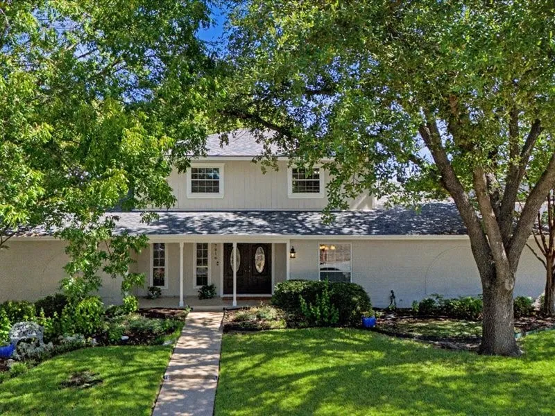 Single Family Residence For Sale in Tarrant County , 7816 Fairwood Court, Fort Worth, Texas 76179, 4 Bedroom, 4 Bathroom, 2 Garage spaces, 2,705 Sqft, built in 1974, mls#21385876, Real Estate Agent in Fort Worth, Homes For Sale in Tarrant county, Homes For Sale in Fort Worth, Realtor in Fort Worth Texas, Real Estate Brokerage Independent Realty Texas, Luminita Cordes Realtor
