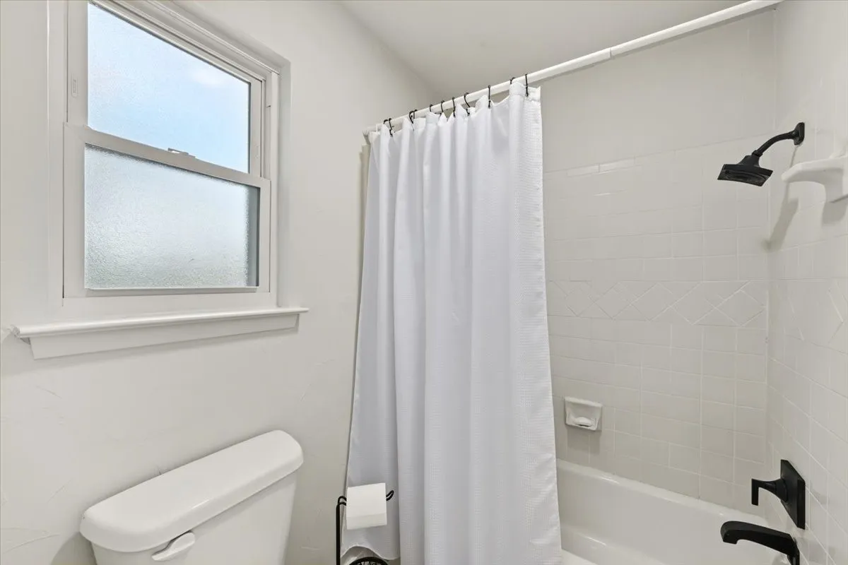 Single Family Residence For Sale in Tarrant County , 7816 Fairwood Court, Fort Worth, Texas 76179, 4 Bedroom, 4 Bathroom, 2 Garage spaces, 2,705 Sqft, built in 1974, mls#21385876, Real Estate Agent in Fort Worth, Homes For Sale in Tarrant county, Homes For Sale in Fort Worth, Realtor in Fort Worth Texas, Real Estate Brokerage Independent Realty Texas, Luminita Cordes Realtor