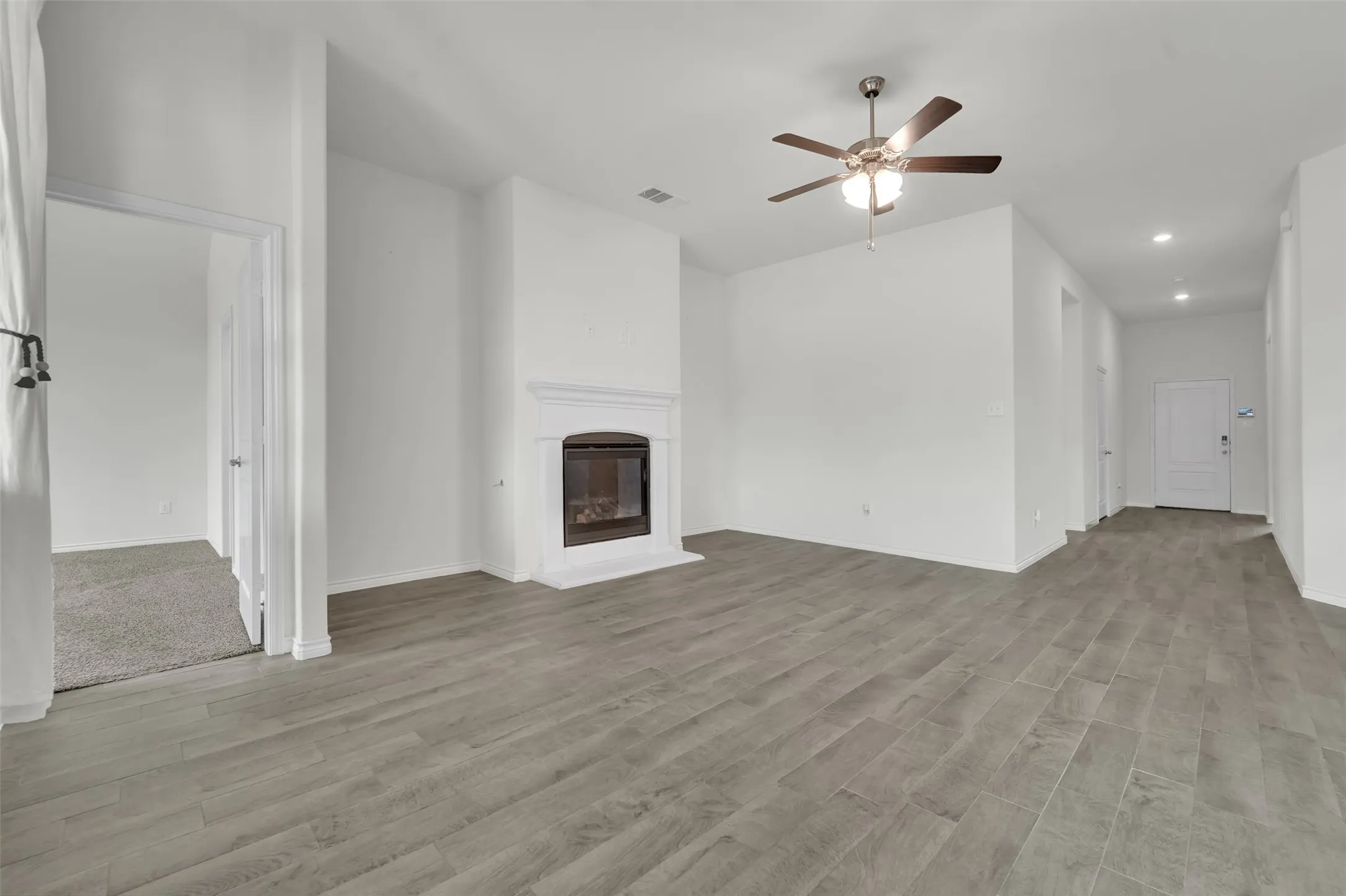 Single Family Residence For Rent in Denton County , 3303 Brady Starr Drive, Aubrey, Texas 76227, 4 Bedroom, 2 Bathroom, 2 Garage spaces, 1,850 Sqft, built in 2022, mls#21392108, Real Estate Agent in Aubrey, Homes For Rent in Denton county, Homes For Rent in Aubrey, Realtor in Aubrey Texas, Real Estate Brokerage Independent Realty Texas, Luminita Cordes Realtor