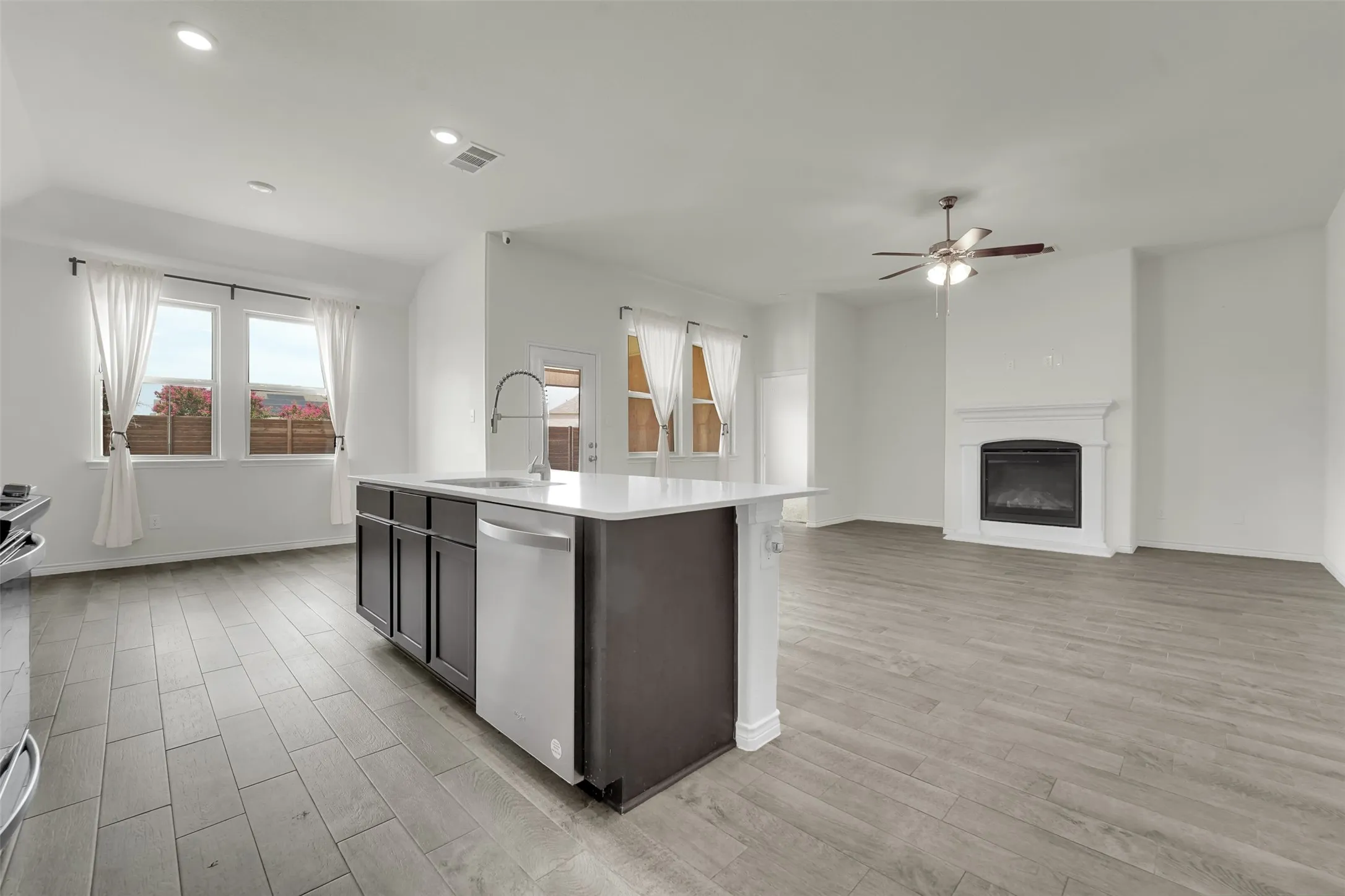 Single Family Residence For Rent in Denton County , 3303 Brady Starr Drive, Aubrey, Texas 76227, 4 Bedroom, 2 Bathroom, 2 Garage spaces, 1,850 Sqft, built in 2022, mls#21392108, Real Estate Agent in Aubrey, Homes For Rent in Denton county, Homes For Rent in Aubrey, Realtor in Aubrey Texas, Real Estate Brokerage Independent Realty Texas, Luminita Cordes Realtor