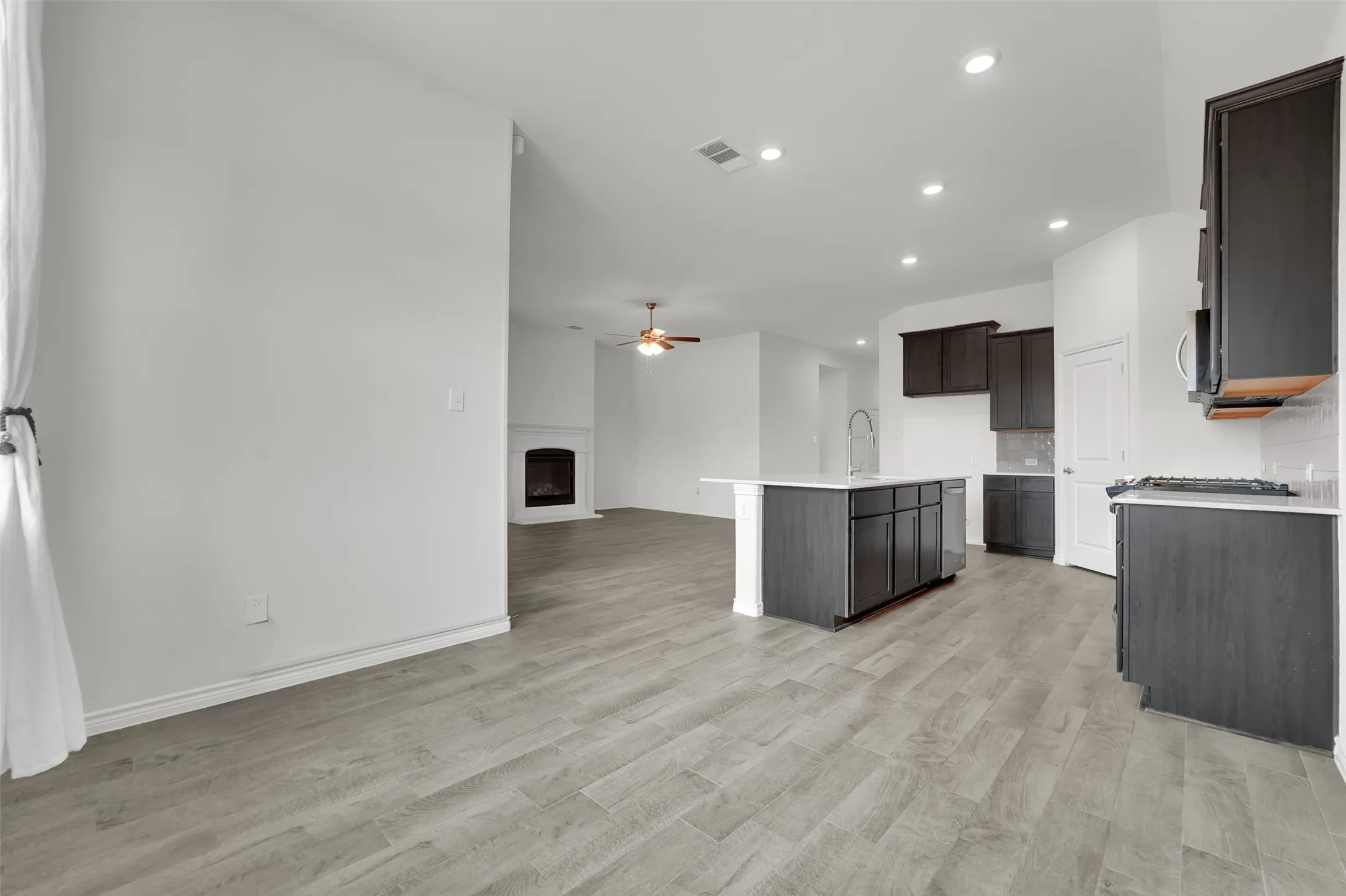 Single Family Residence For Rent in Denton County , 3303 Brady Starr Drive, Aubrey, Texas 76227, 4 Bedroom, 2 Bathroom, 2 Garage spaces, 1,850 Sqft, built in 2022, mls#21392108, Real Estate Agent in Aubrey, Homes For Rent in Denton county, Homes For Rent in Aubrey, Realtor in Aubrey Texas, Real Estate Brokerage Independent Realty Texas, Luminita Cordes Realtor
