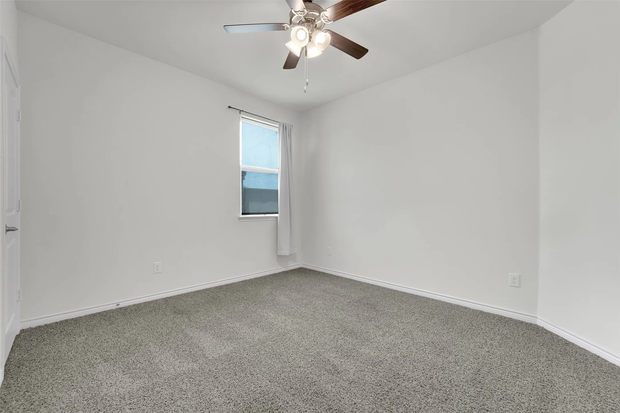 Single Family Residence For Rent in Denton County , 3303 Brady Starr Drive, Aubrey, Texas 76227, 4 Bedroom, 2 Bathroom, 2 Garage spaces, 1,850 Sqft, built in 2022, mls#21392108, Real Estate Agent in Aubrey, Homes For Rent in Denton county, Homes For Rent in Aubrey, Realtor in Aubrey Texas, Real Estate Brokerage Independent Realty Texas, Luminita Cordes Realtor