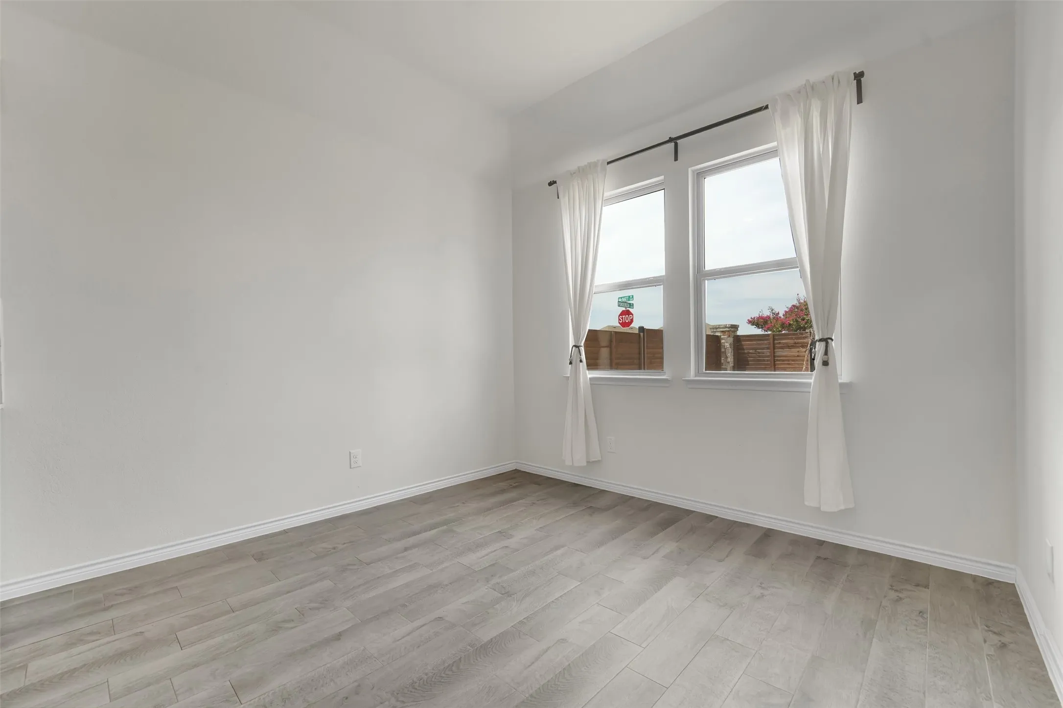 Single Family Residence For Rent in Denton County , 3303 Brady Starr Drive, Aubrey, Texas 76227, 4 Bedroom, 2 Bathroom, 2 Garage spaces, 1,850 Sqft, built in 2022, mls#21392108, Real Estate Agent in Aubrey, Homes For Rent in Denton county, Homes For Rent in Aubrey, Realtor in Aubrey Texas, Real Estate Brokerage Independent Realty Texas, Luminita Cordes Realtor