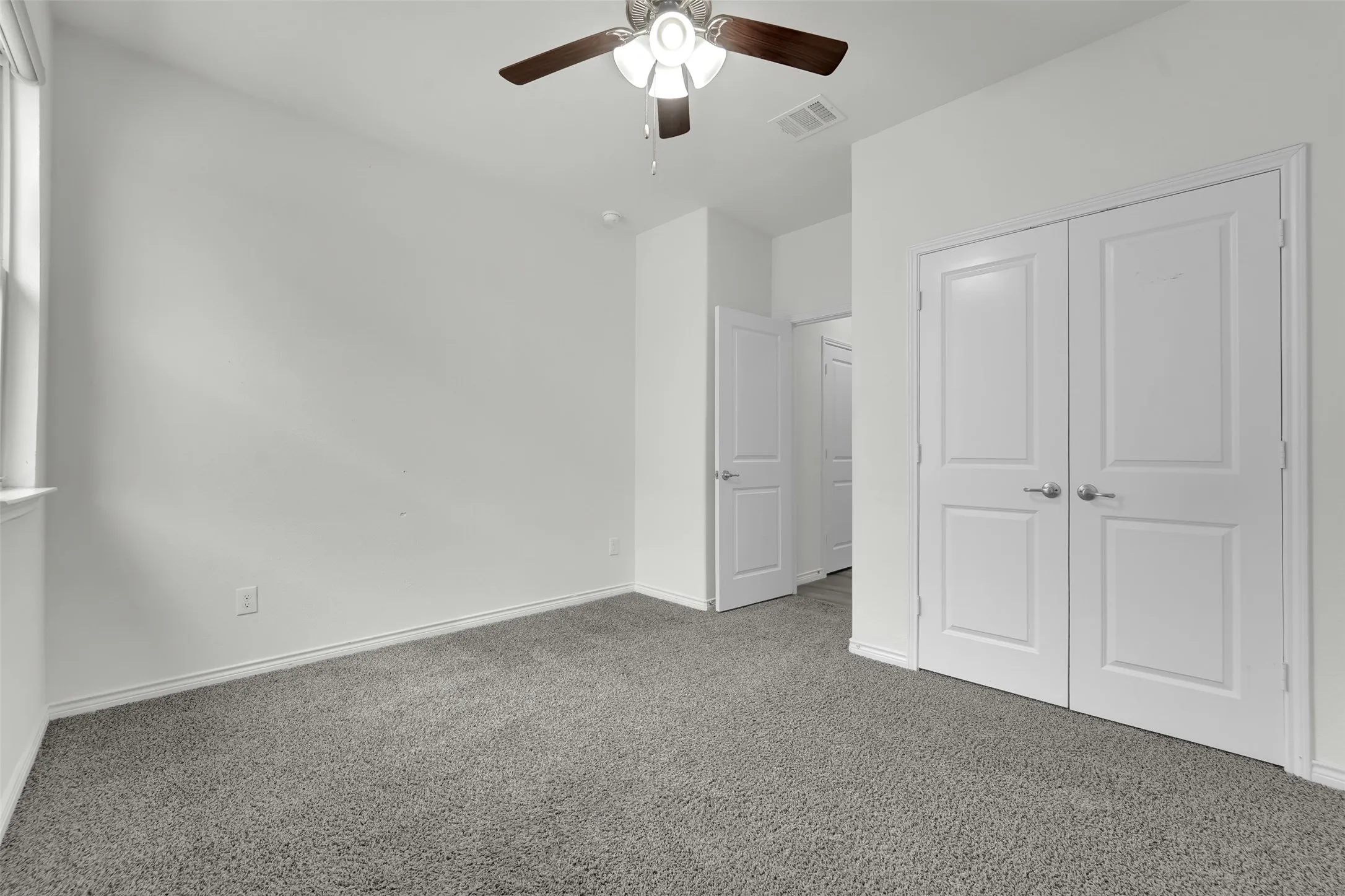 Single Family Residence For Rent in Denton County , 3303 Brady Starr Drive, Aubrey, Texas 76227, 4 Bedroom, 2 Bathroom, 2 Garage spaces, 1,850 Sqft, built in 2022, mls#21392108, Real Estate Agent in Aubrey, Homes For Rent in Denton county, Homes For Rent in Aubrey, Realtor in Aubrey Texas, Real Estate Brokerage Independent Realty Texas, Luminita Cordes Realtor
